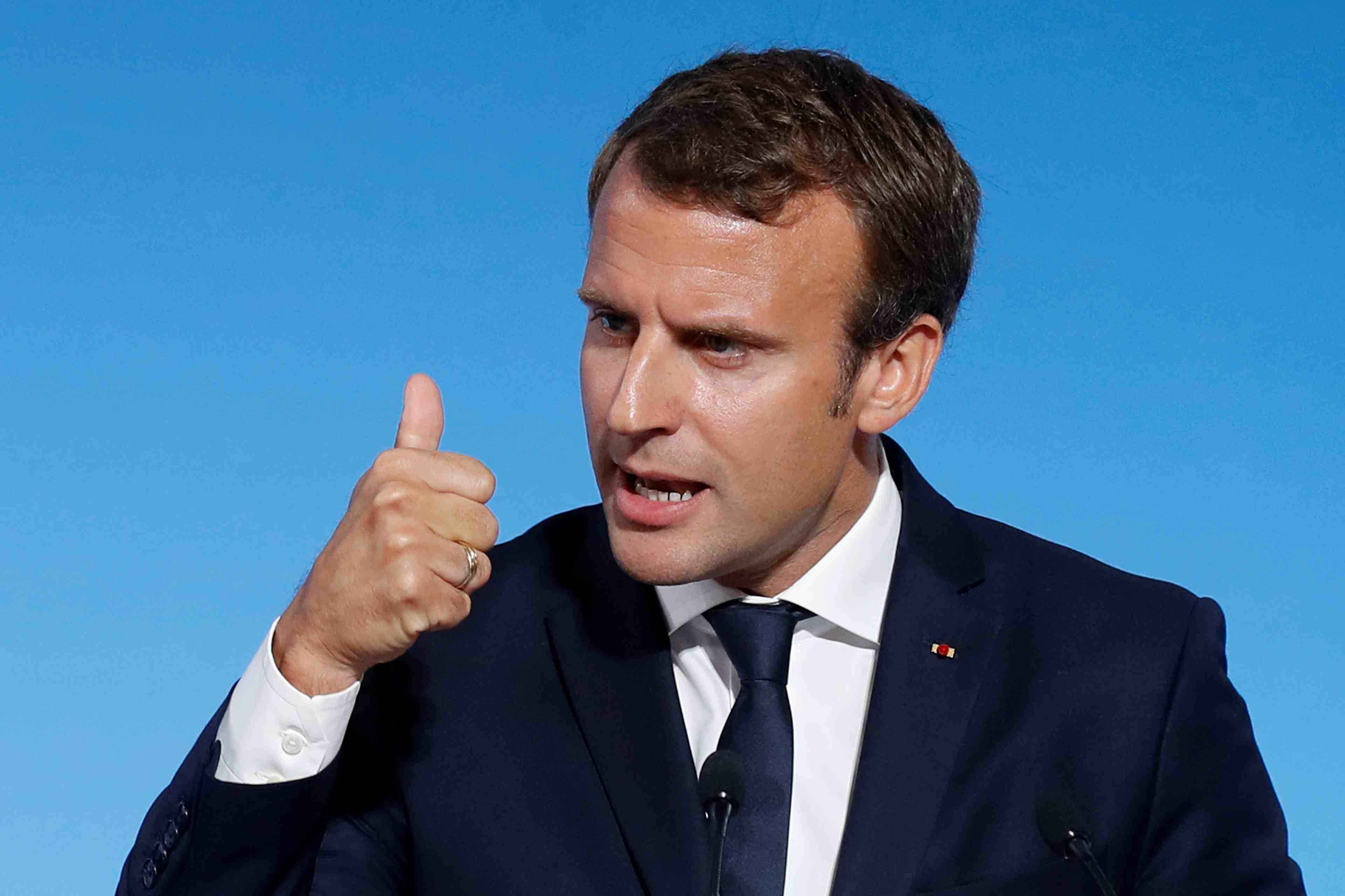 Macron parle de "victimes" apres le passage de l'ouragan irma