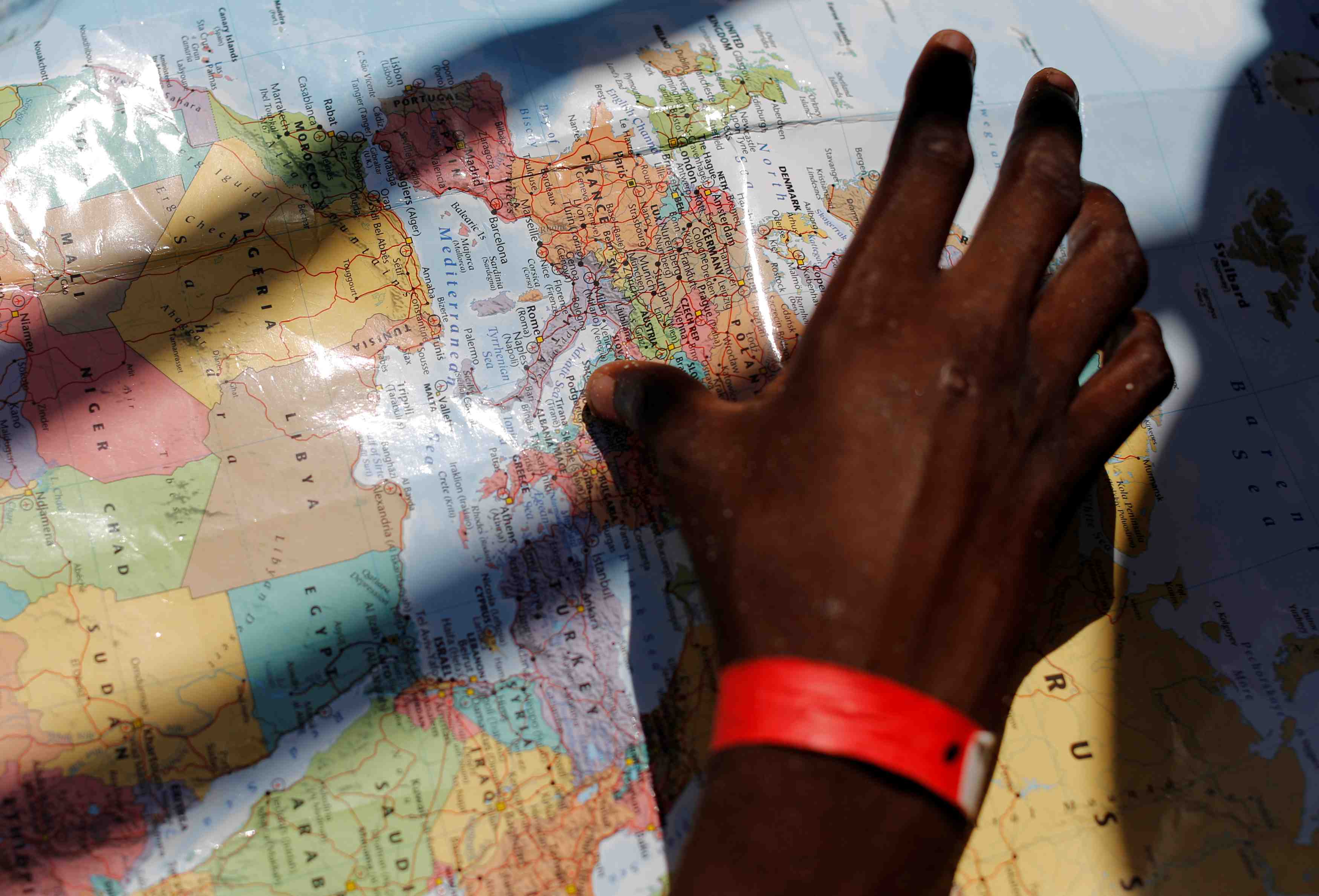 Libye: des dizaines de migrants portes disparus au large du pays