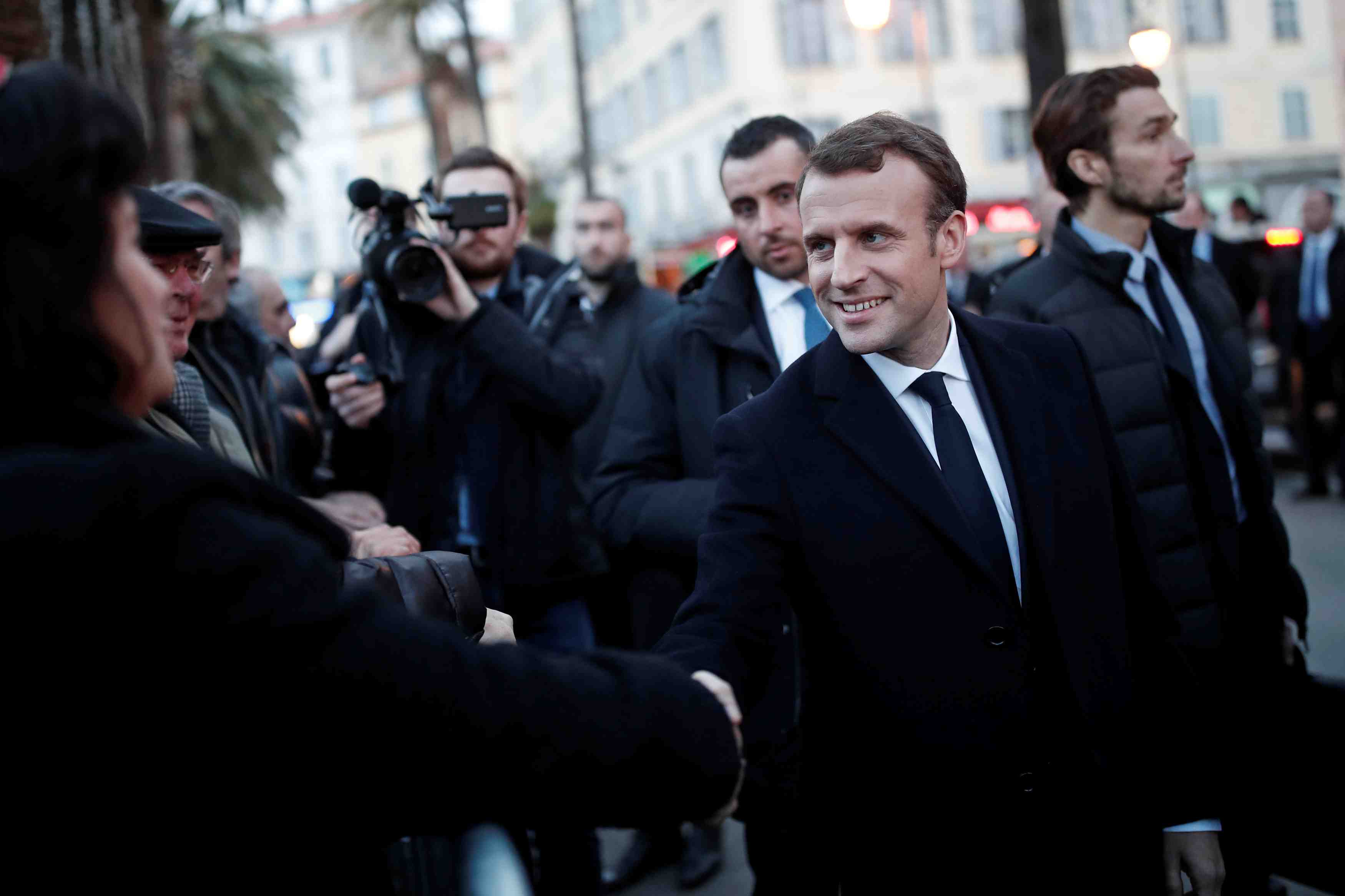 Corse: macron accuse d'"atteinte aux droits de la defense"