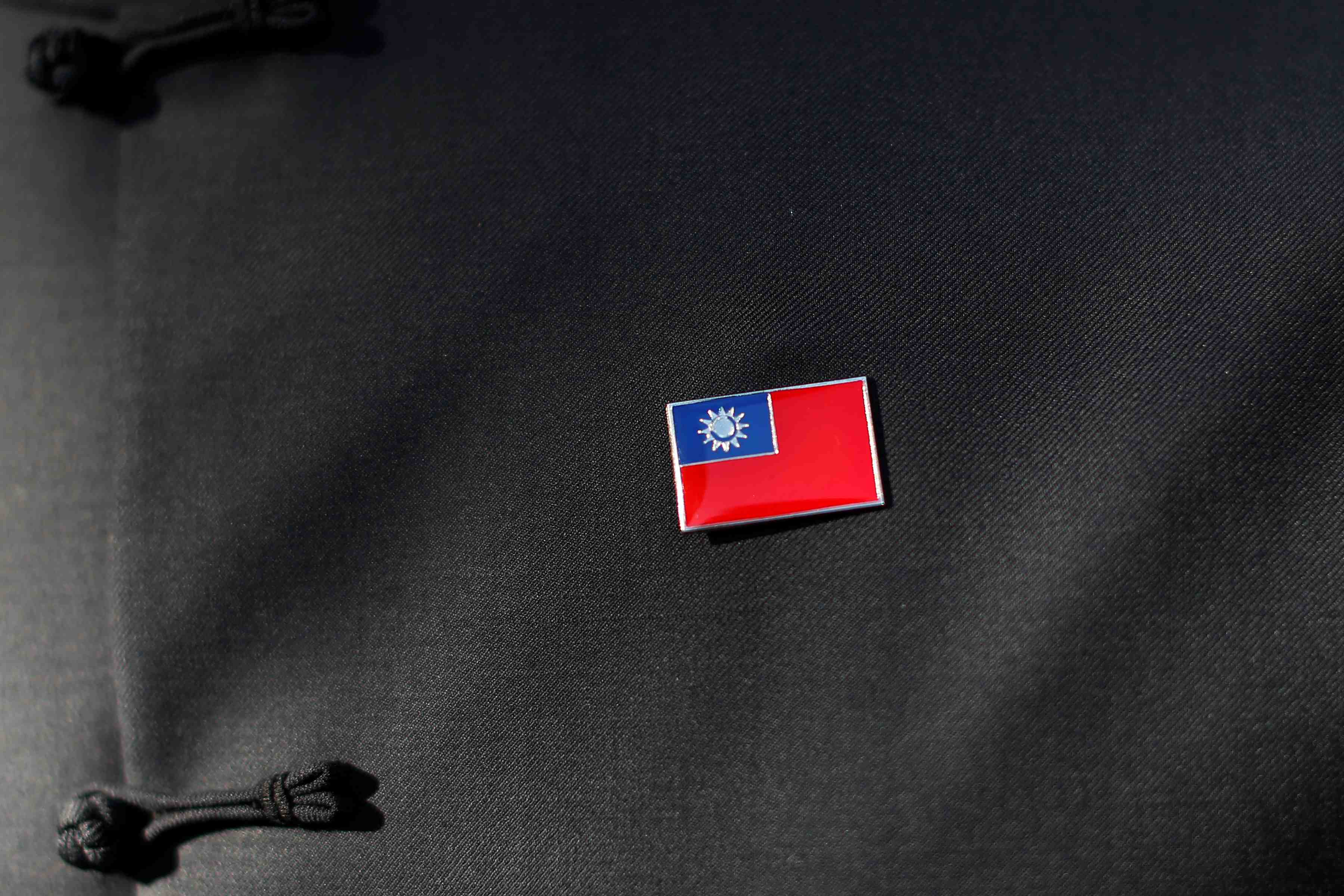 La france recadre la chine apres des avertissements au sujet d'une visite a taiwan
