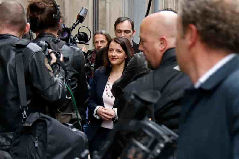 Pour Duflot, Hollande change la forme mais pas le fond