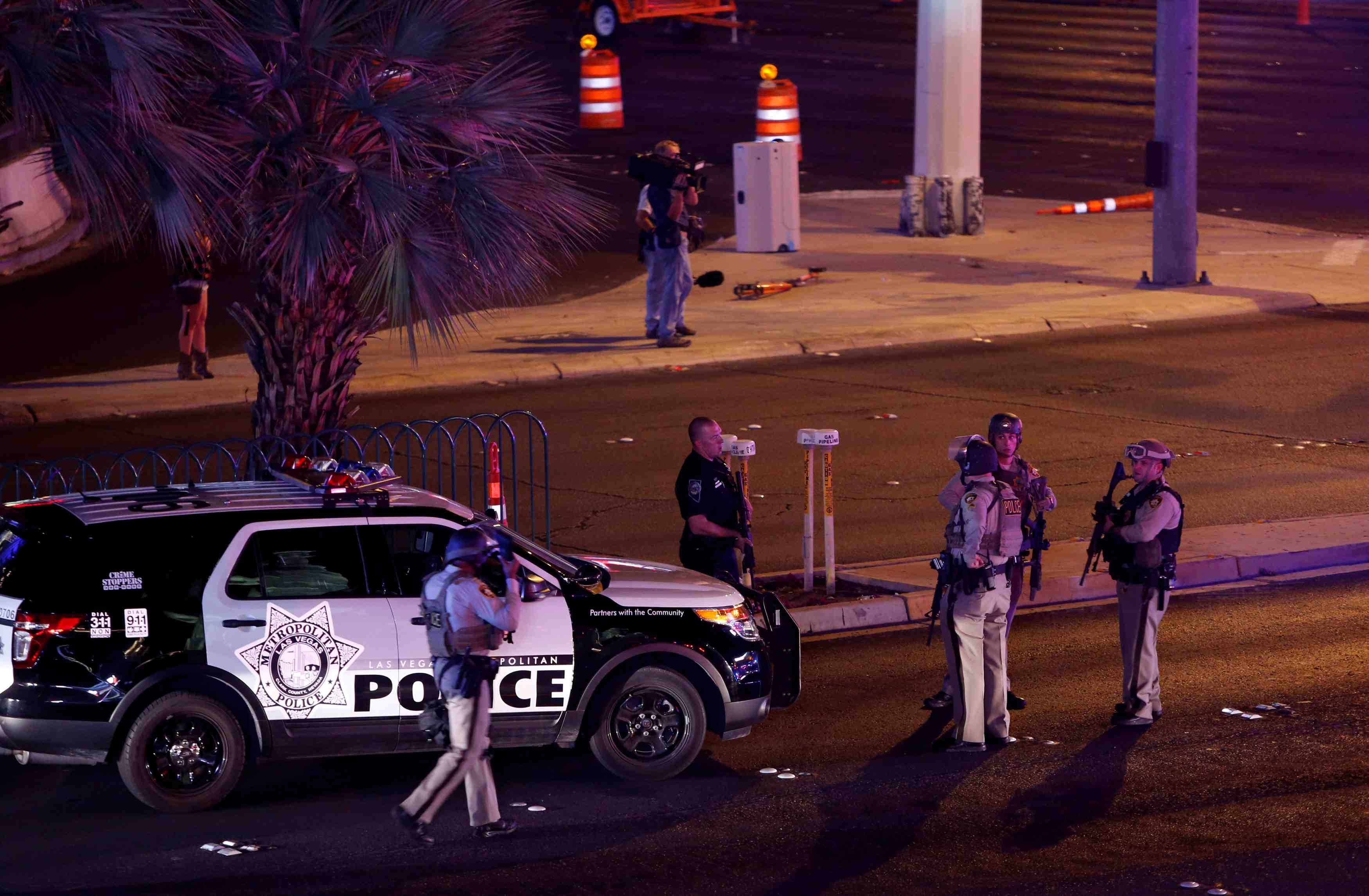 Au moins deux morts et 24 blesses dans une fusillade a las vegas