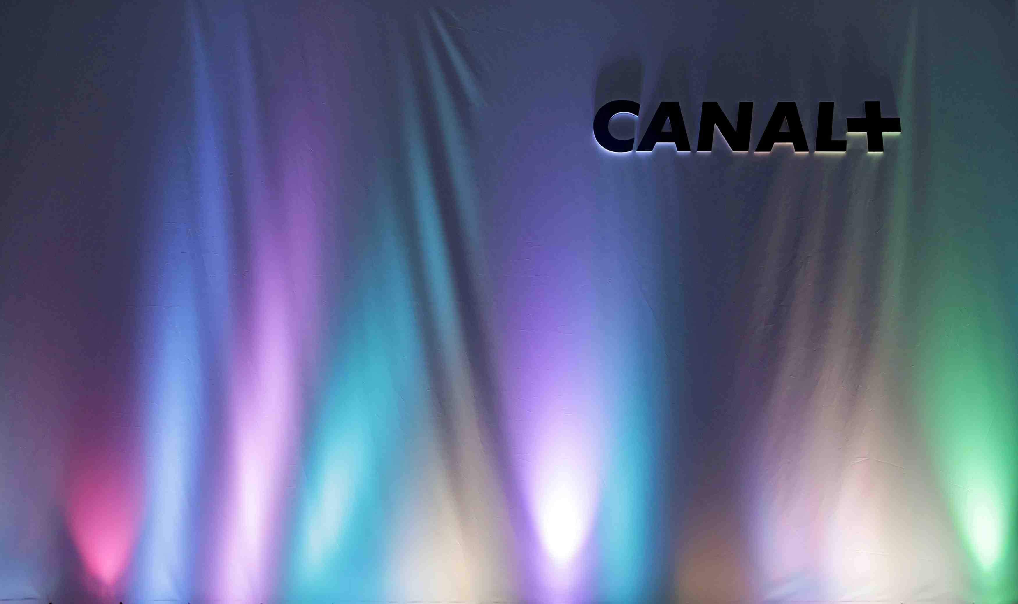 Canal+ va commercialiser disney+ en france a partir de fin mars, selon les echos