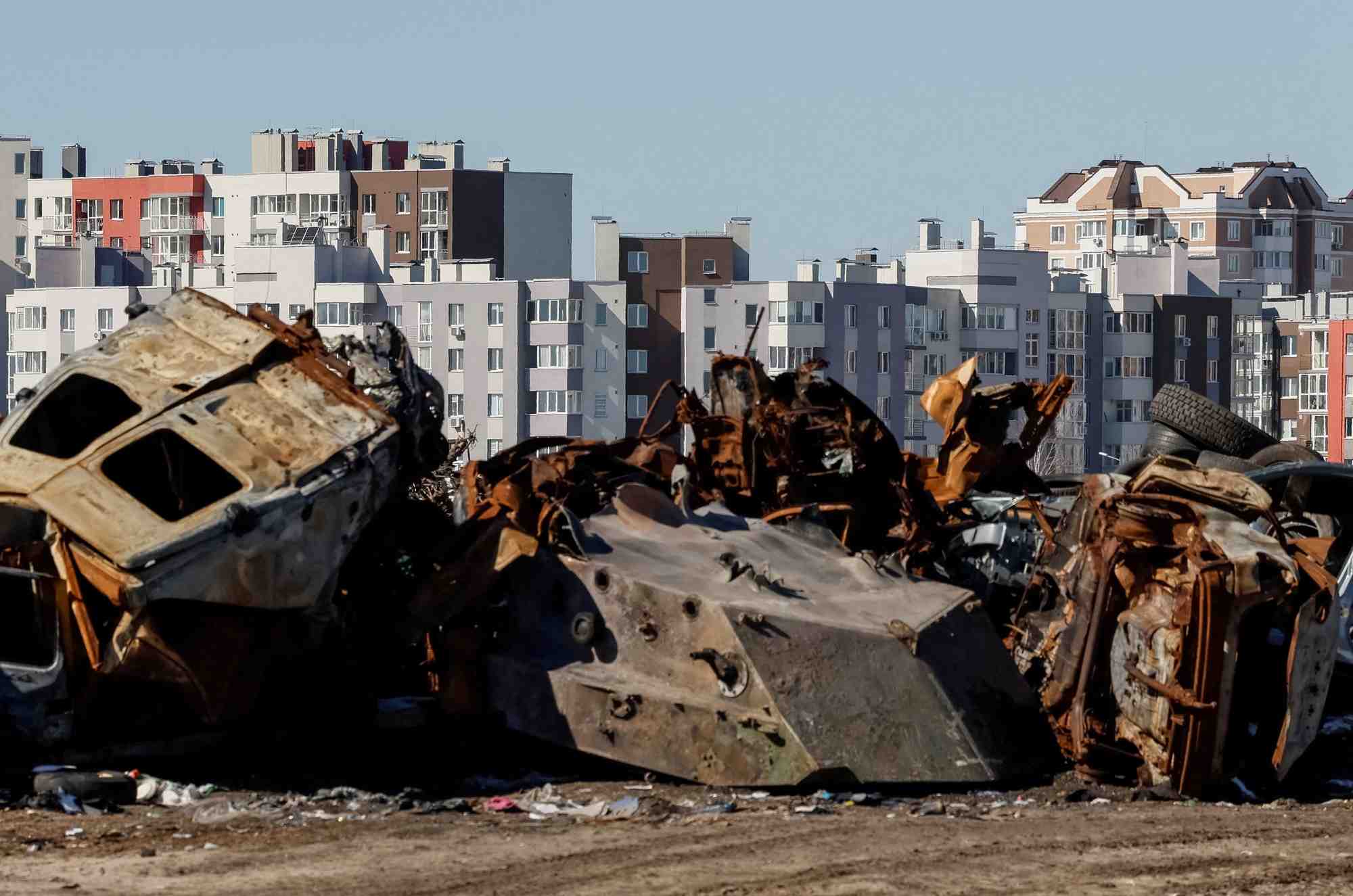 Photo d'archives des vehicules detruits a bucha, en ukraine