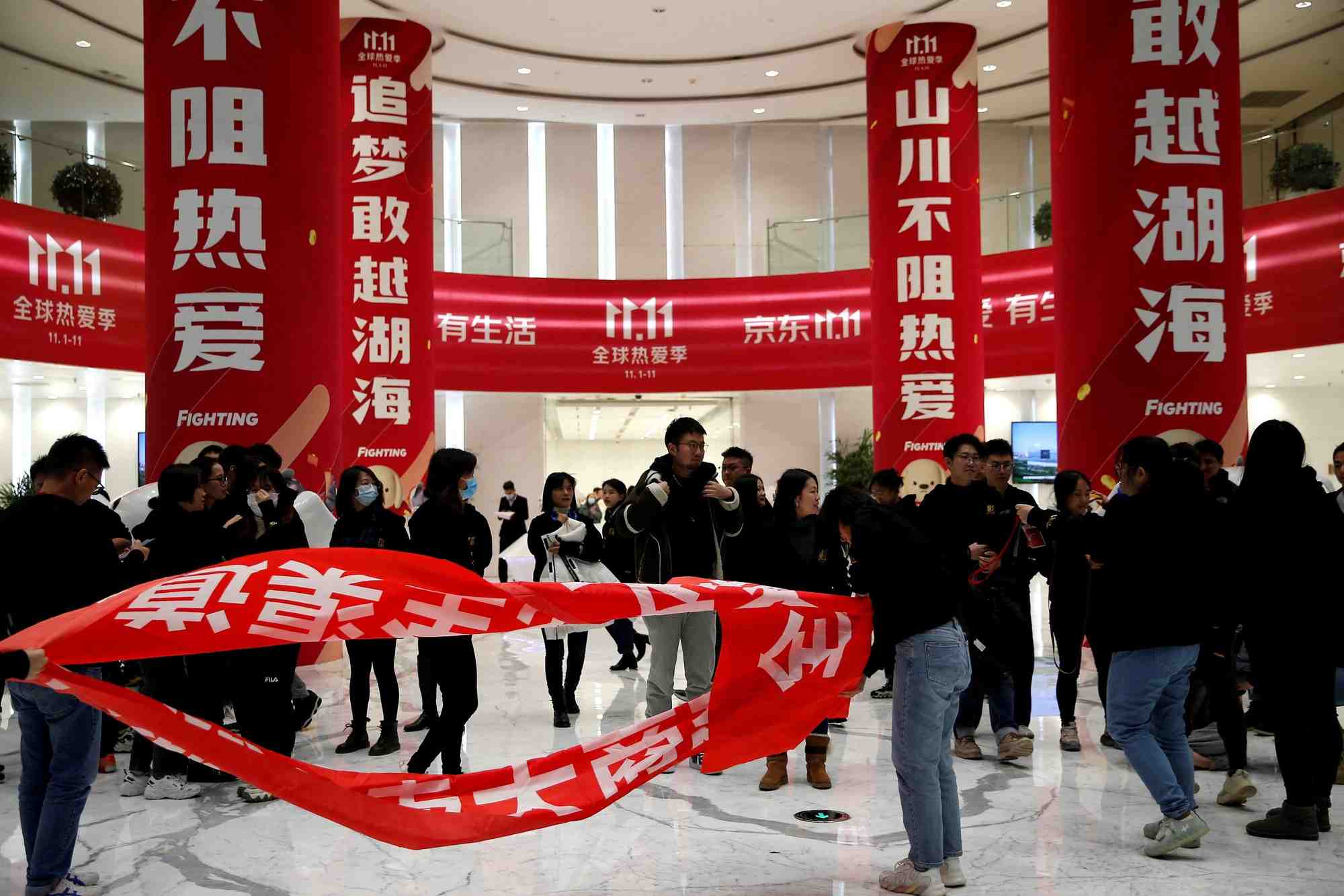 Une visite organisee au siege de jd.com a l'occasion du festival de shopping de la journee des celibataires a pekin