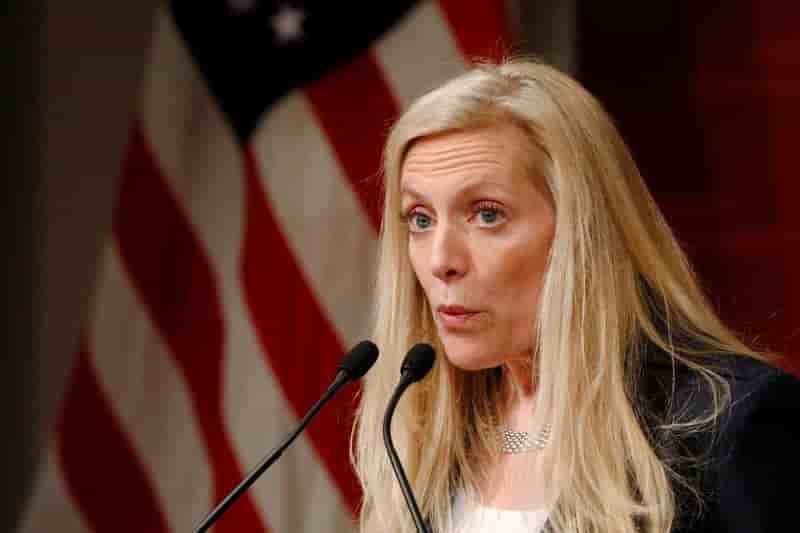 Brainard prone la prudence sur les taux face a l'inflation