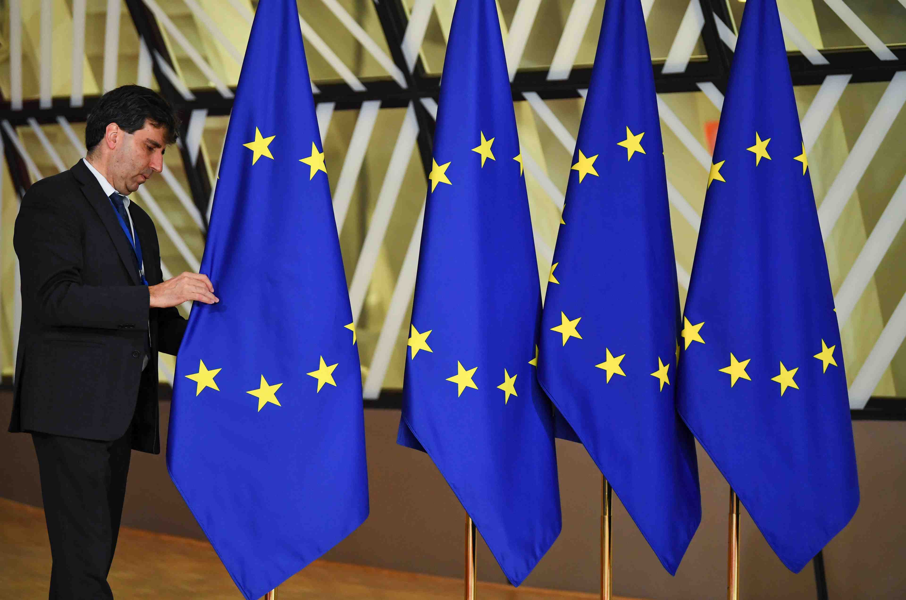 Zone euro: accord sur le mes, decisions repoussees sur le budget