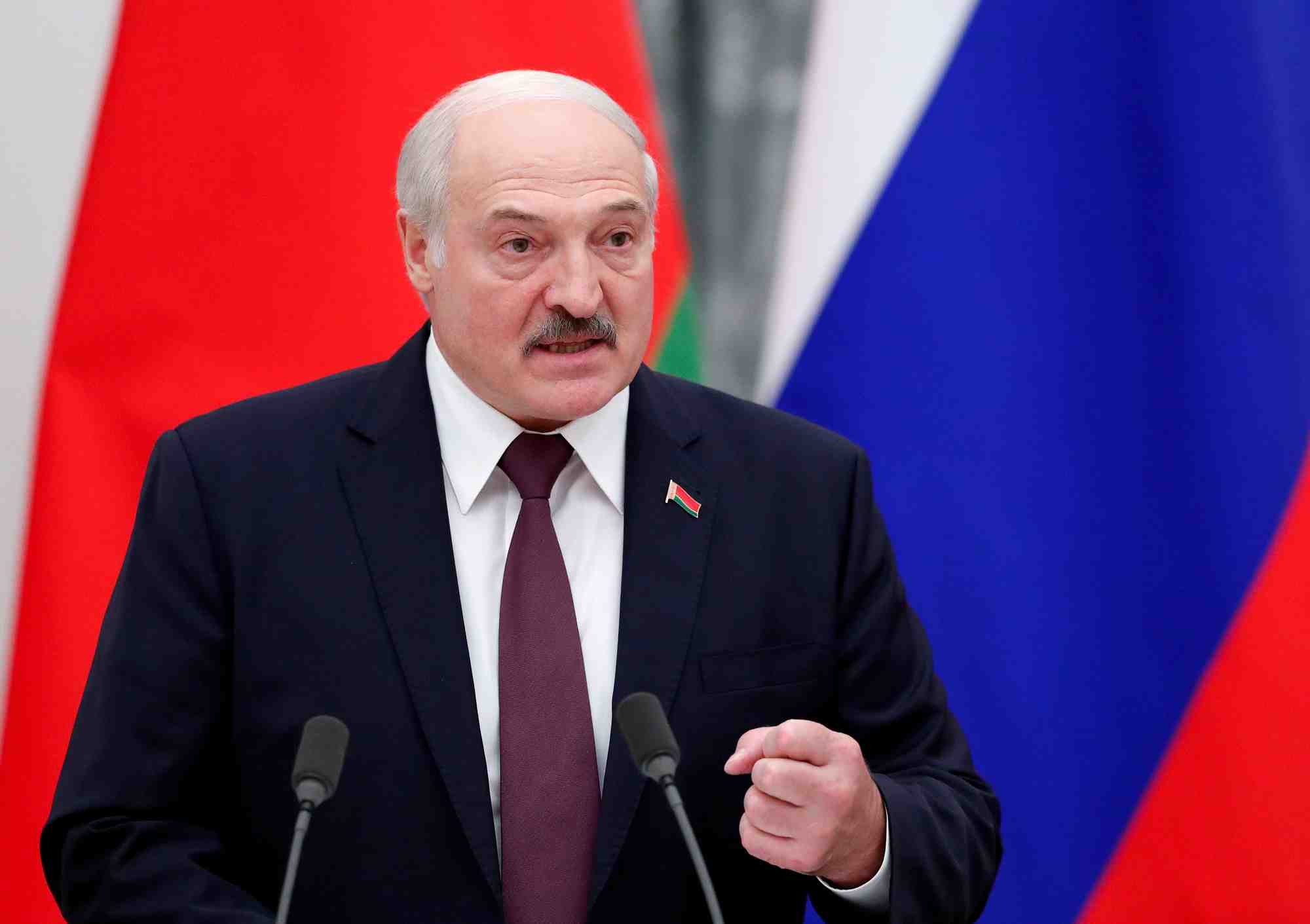 Des centaines d'arrestations apres une fusillade a minsk, dit loukachenko