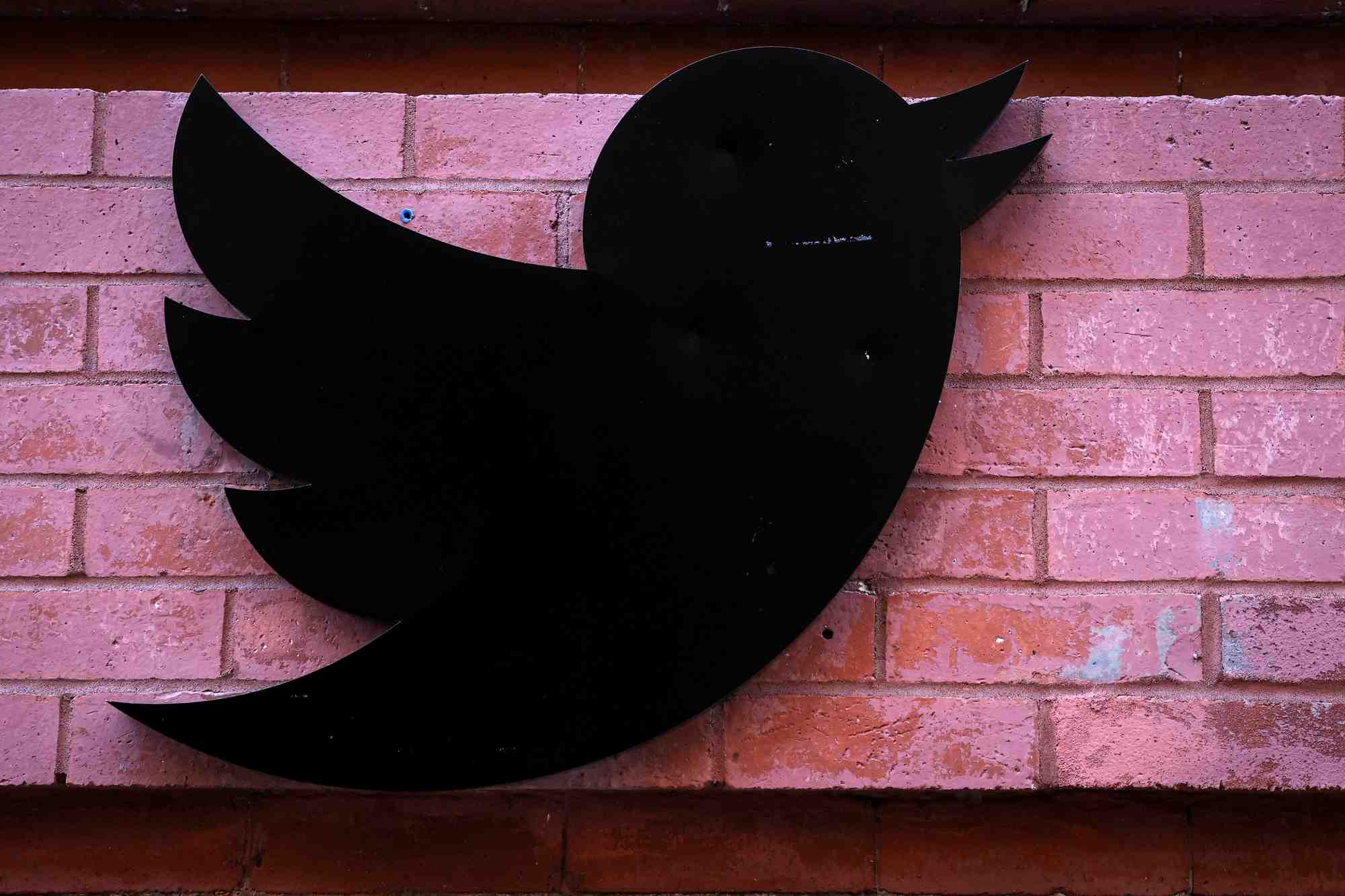 Le logo twitter a new york, etats-unis