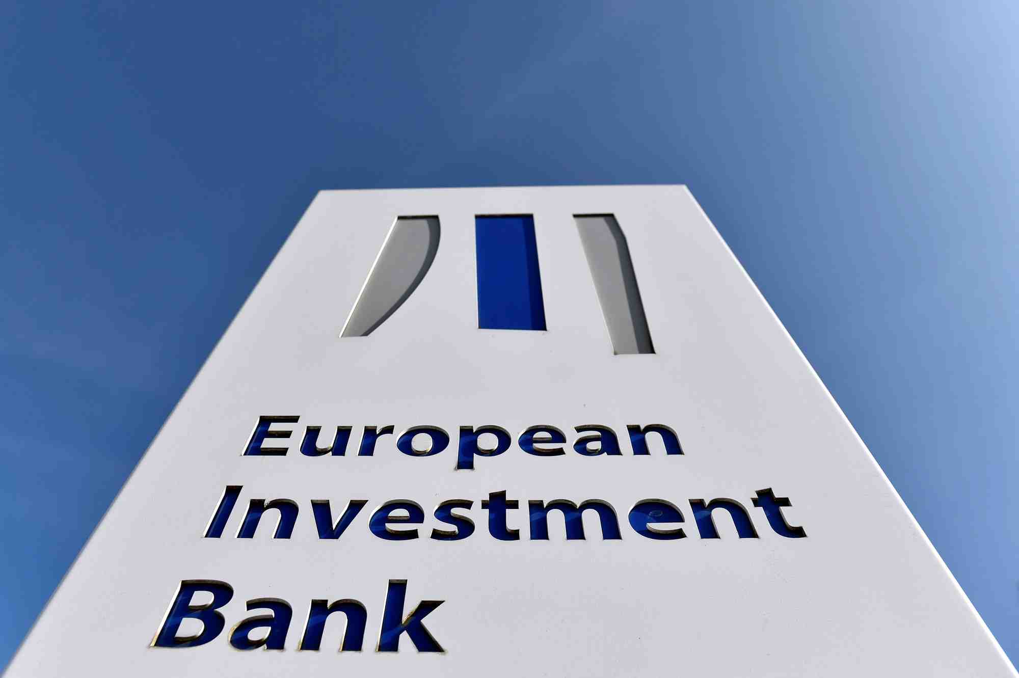 Le logo de la banque europeenne d'investissement