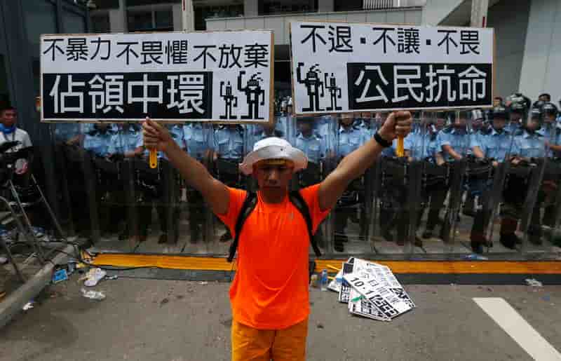 Heurts entre police et étudiants à Hong Kong