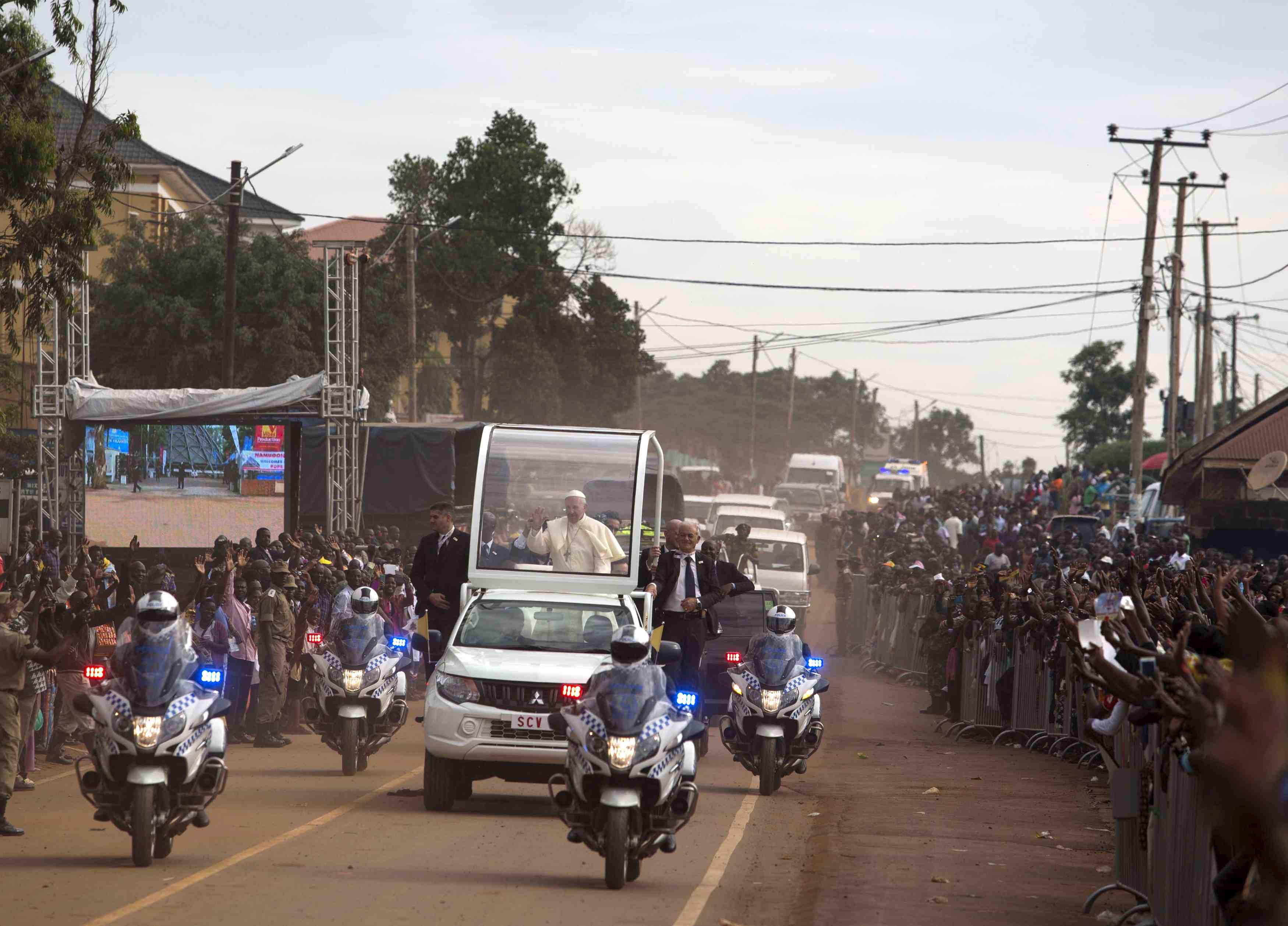Le pape celebre la memoire de convertis chretiens en ouganda