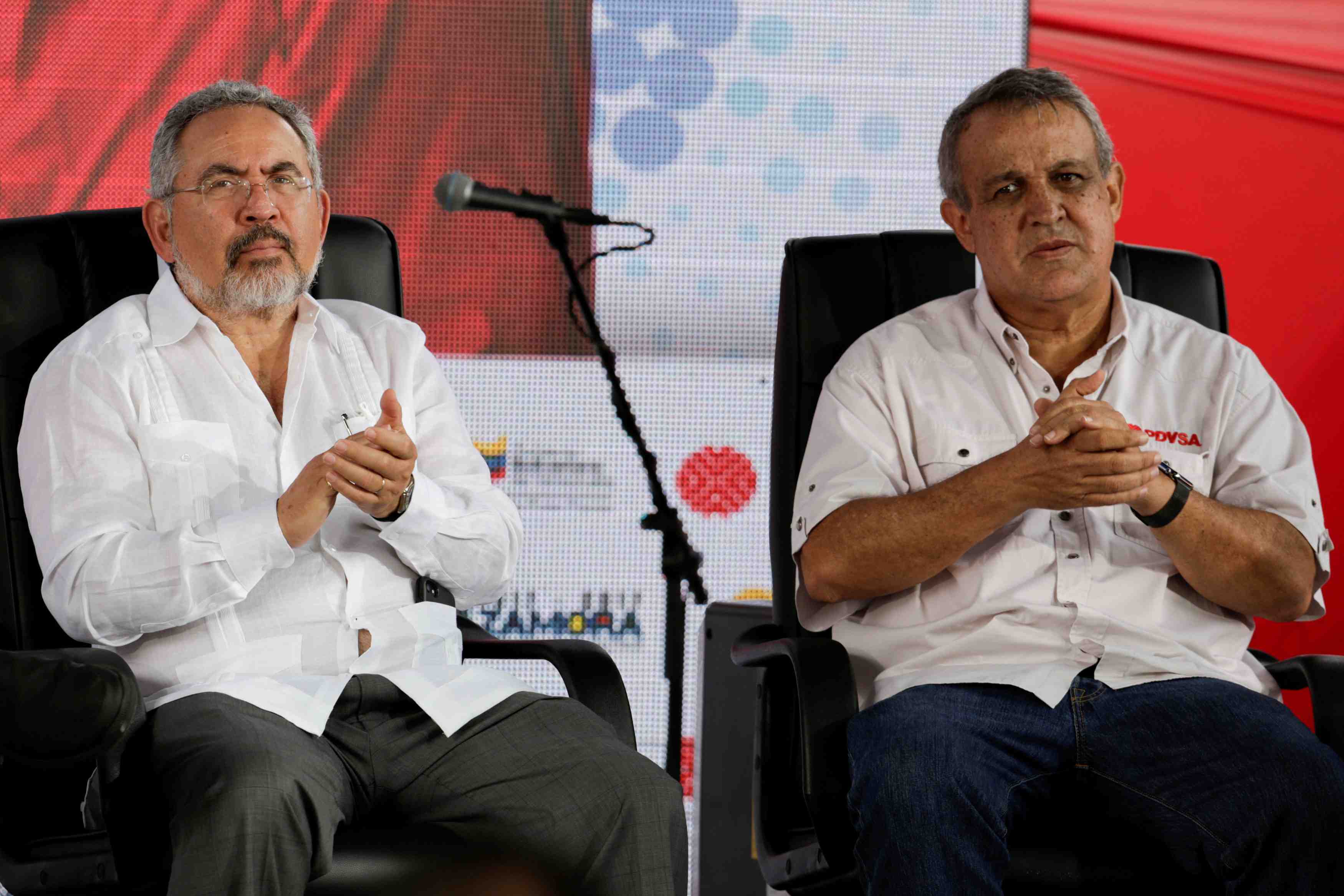 Deux responsables du secteur petrolier arretes au venezuela