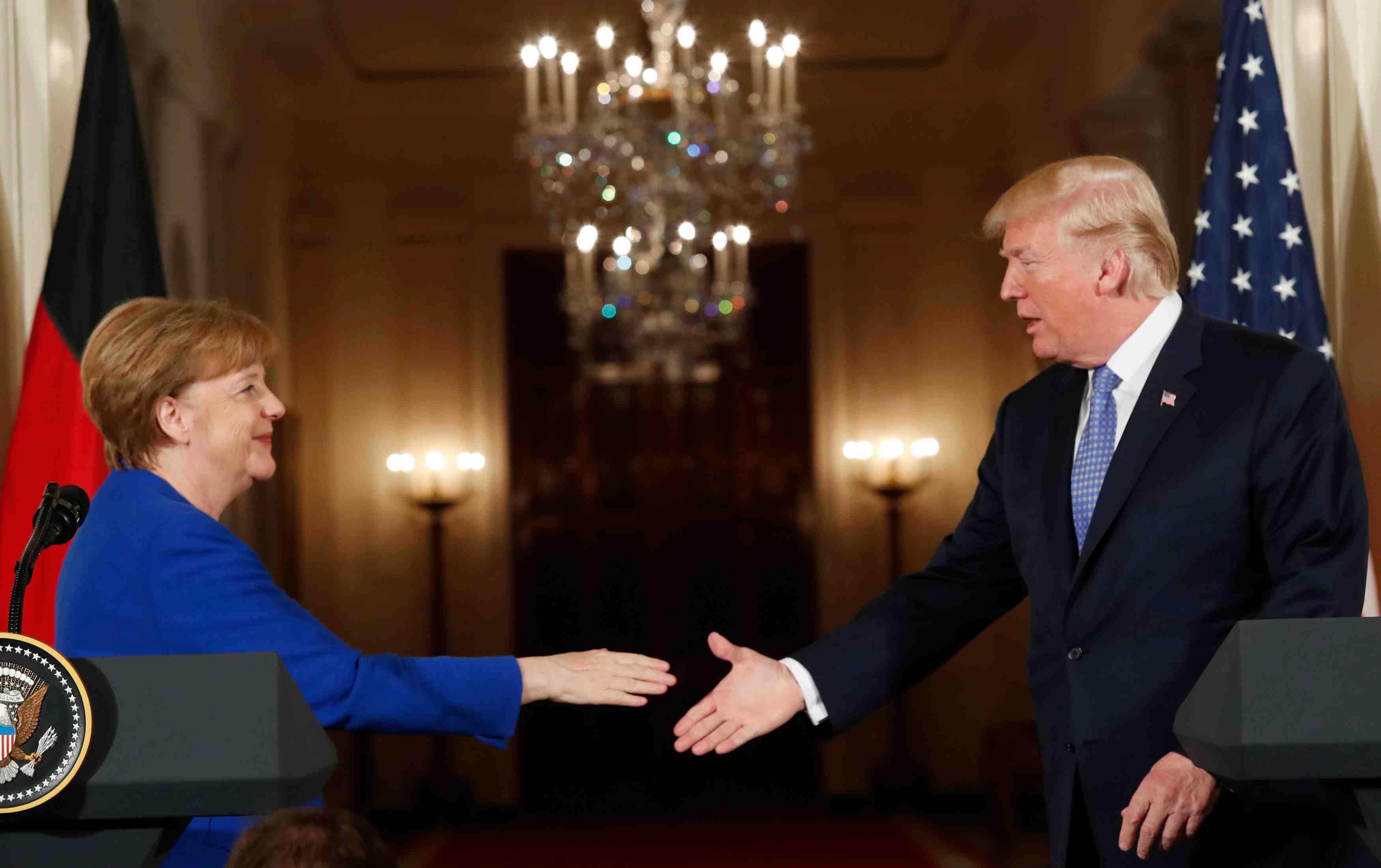 Trump intransigeant sur l'iran, merkel tend la main sur le commerce