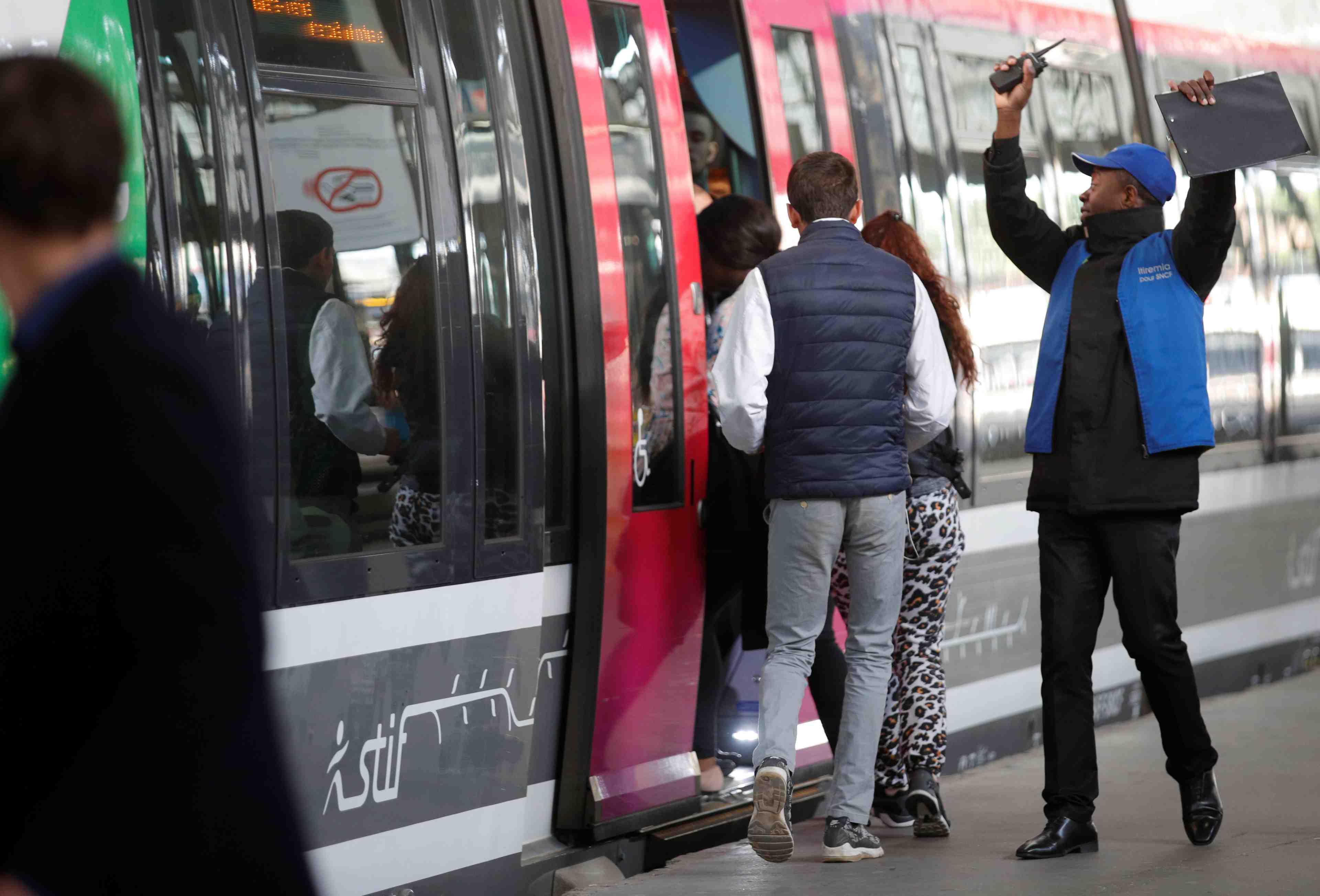 Sncf: les francais restent majoritairement opposes a la greve
