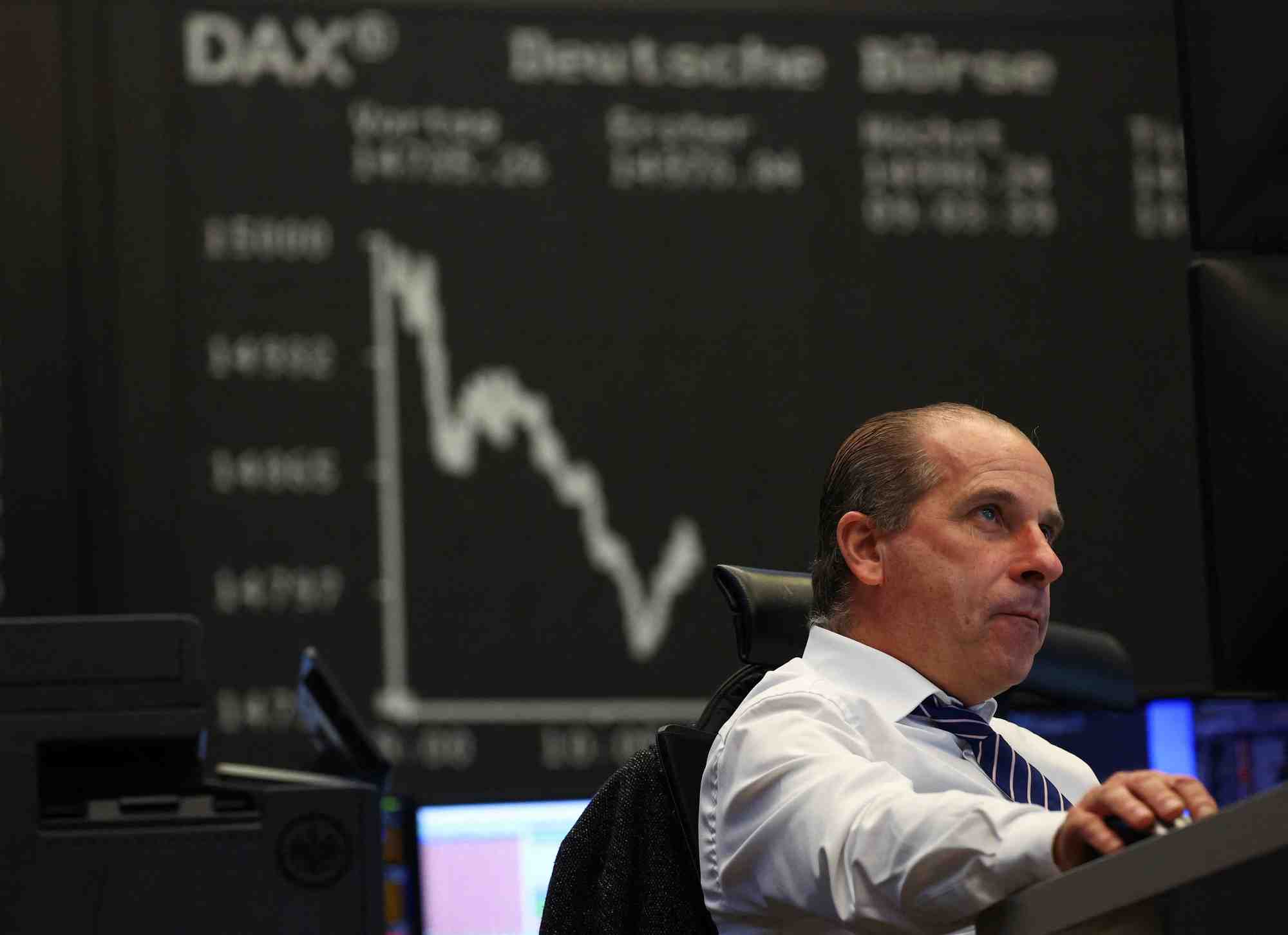 Photo d'un trader a la bourse de francfort
