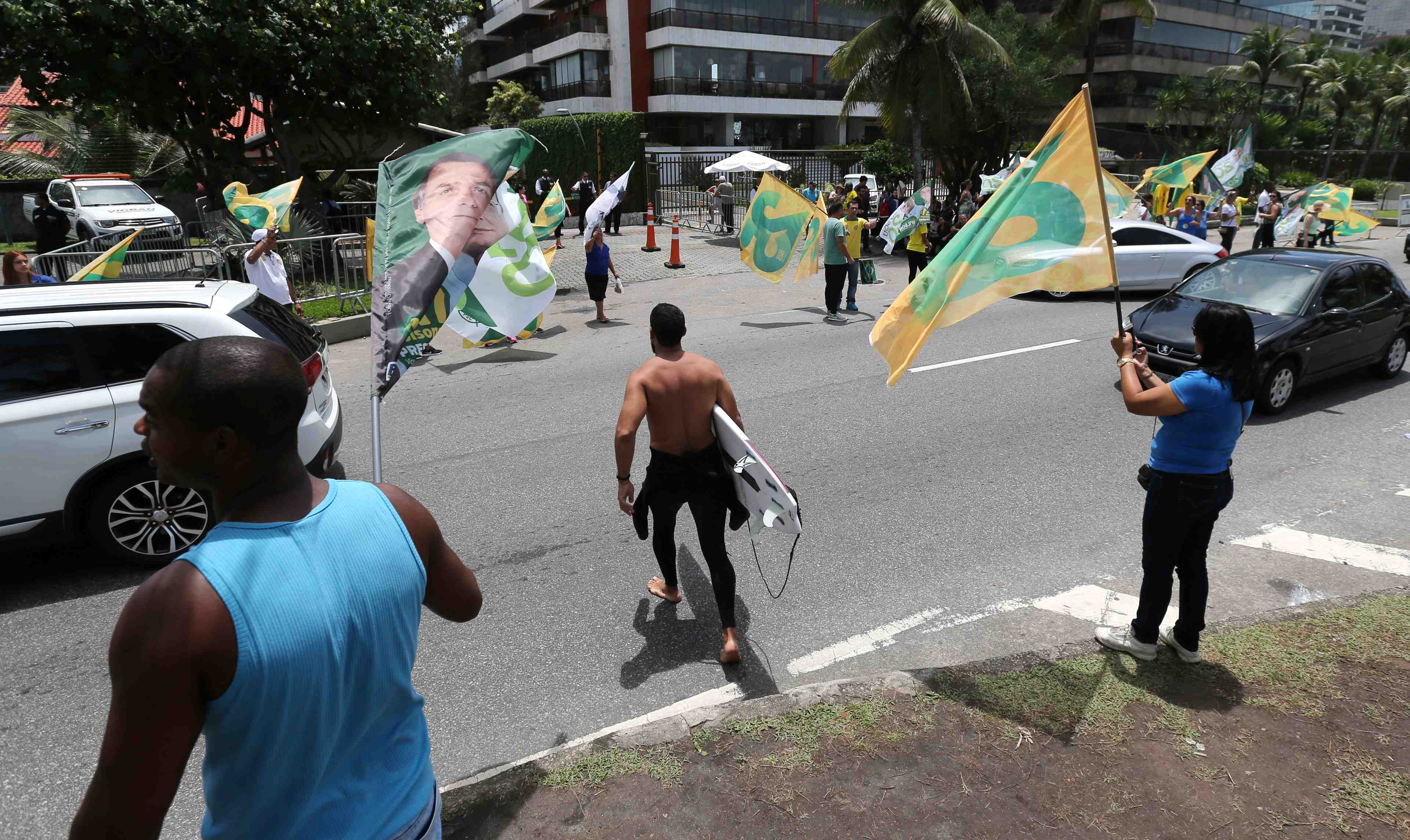 Bresil: recul de bolsonaro dans les sondages avant le debut du scrutin