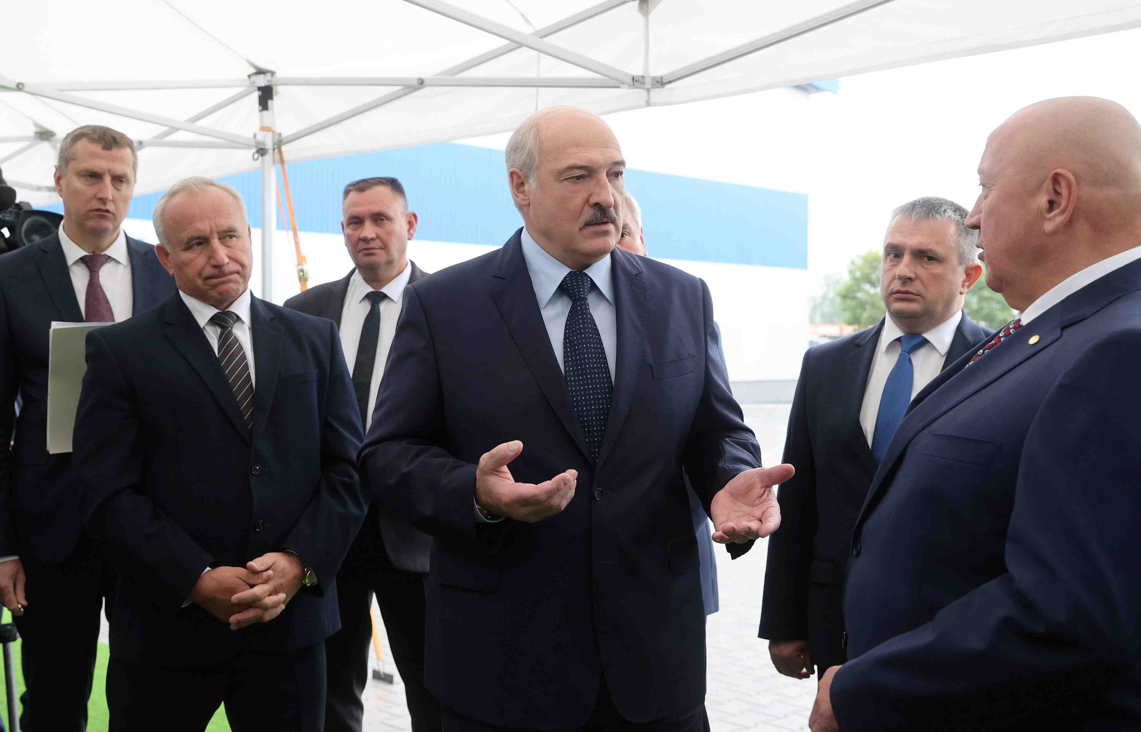 Bielorussie: loukachenko menace de couper les voies de transit en cas de sanctions de l'ue