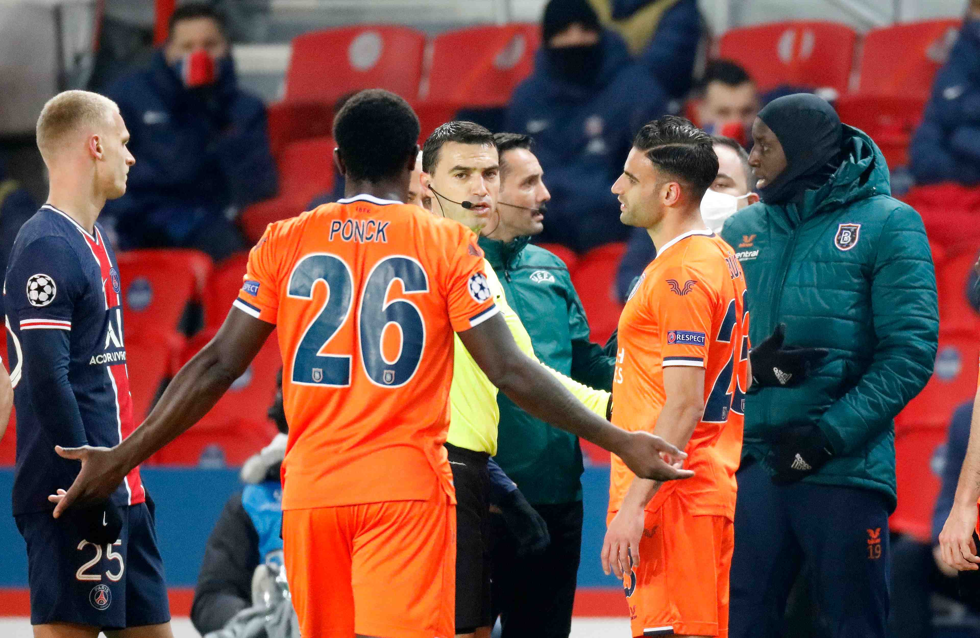 Le match psg-basaksehir interrompu, les turcs denoncent une insulte raciste d'un des arbitres