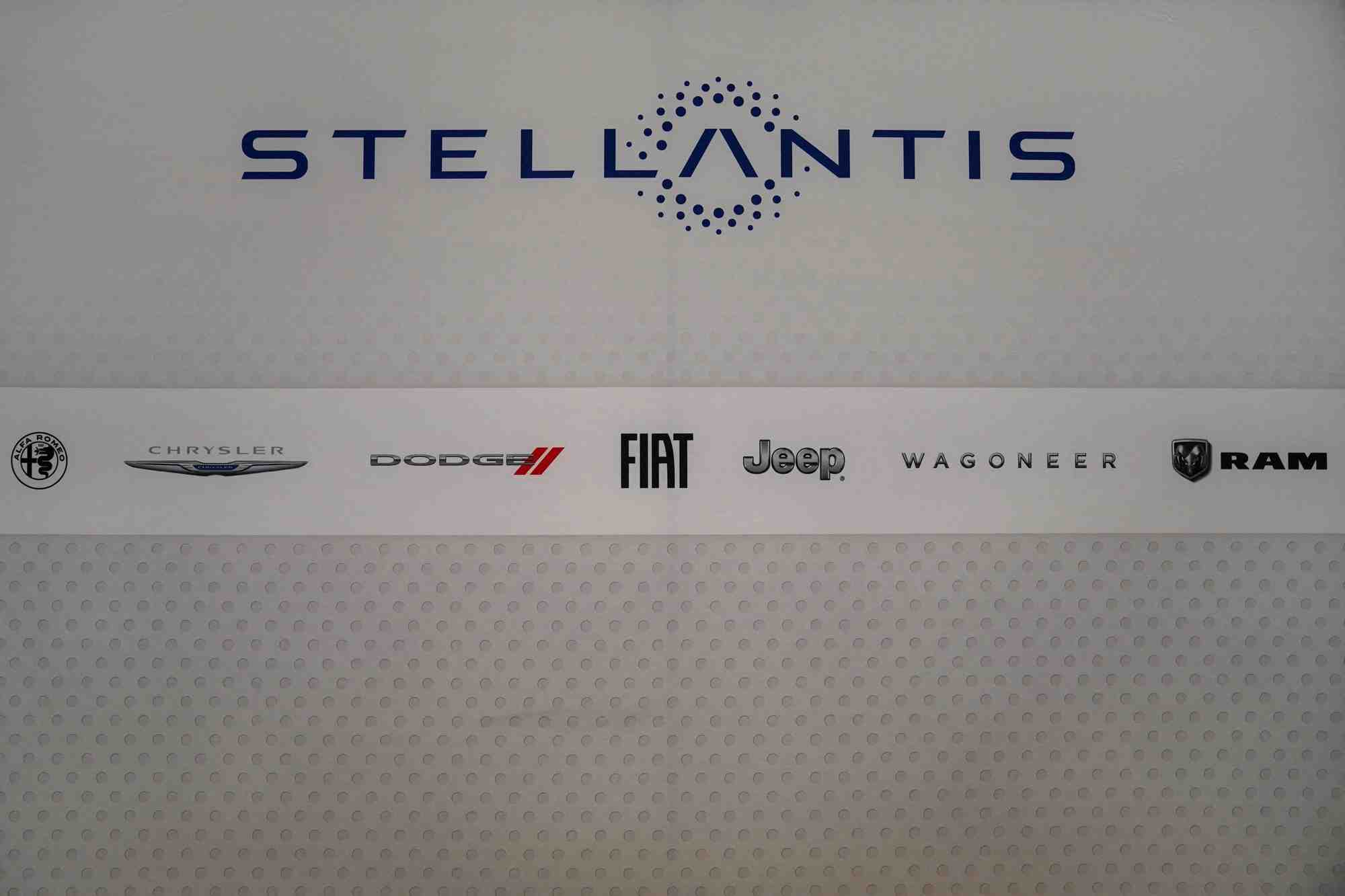 Un logo stellantis