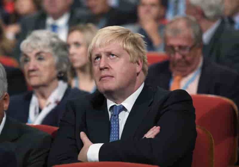 Boris johnson qualifie de "crimes de guerre" les frappes aeriennes contre les hopitaux en syrie