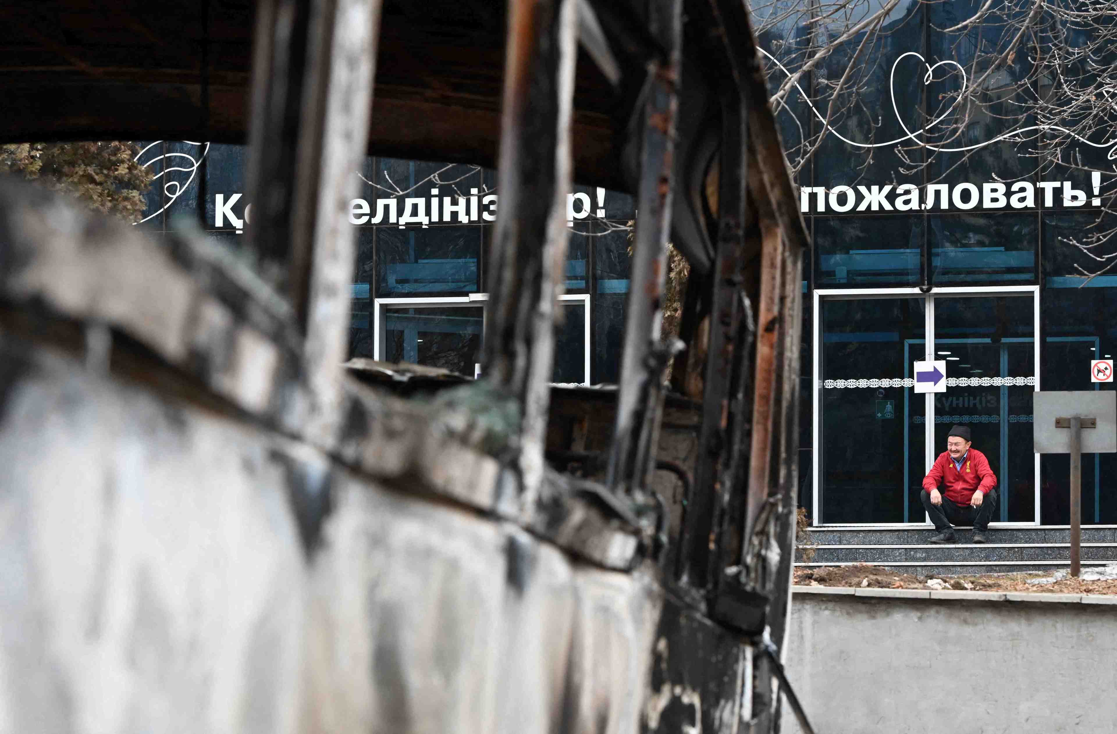 Kazakhstan: des "sites strategiques" sont sous controle apres les violences