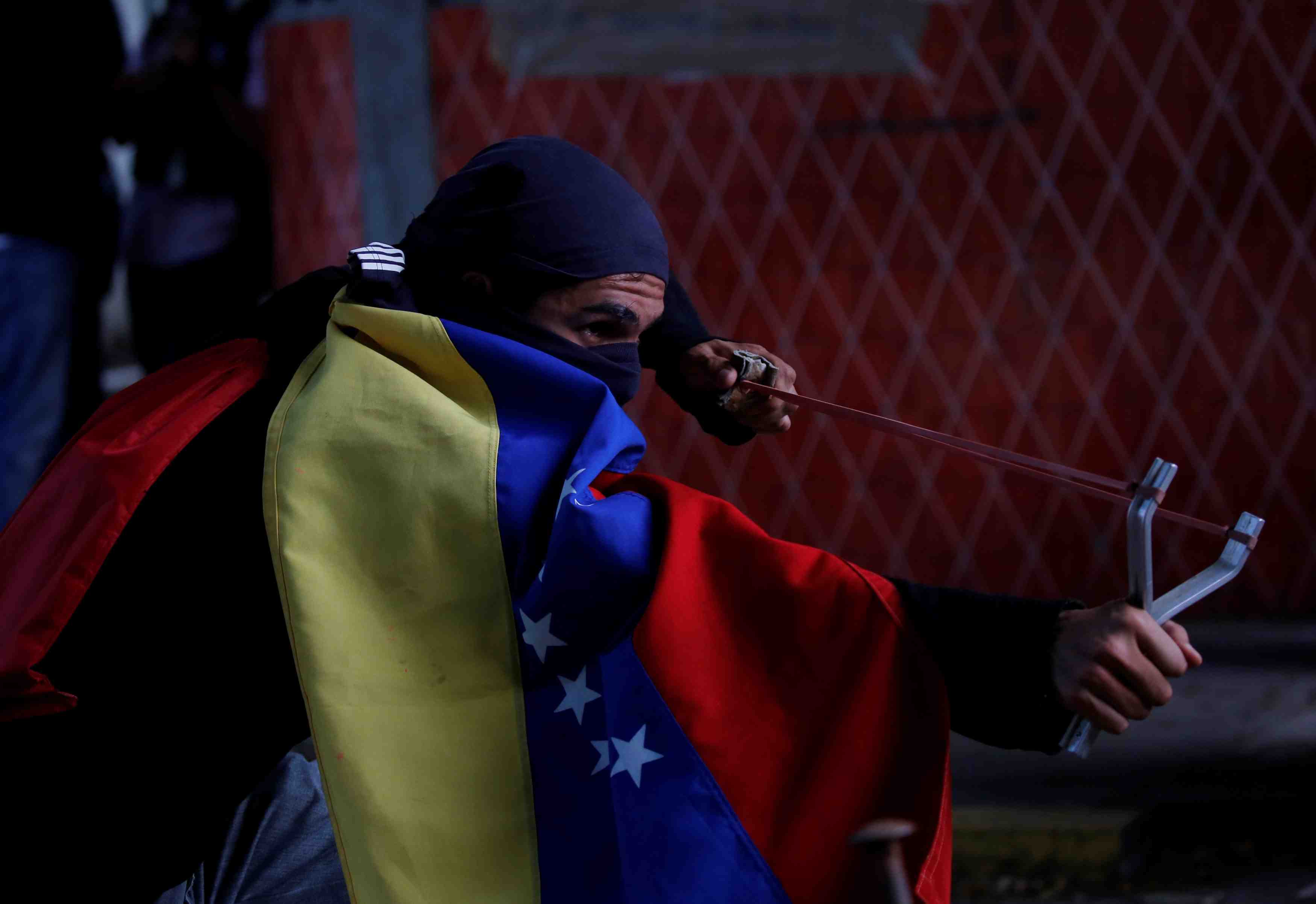 Venezuela: les violences ont fait 37 morts, statue de chavez detruite