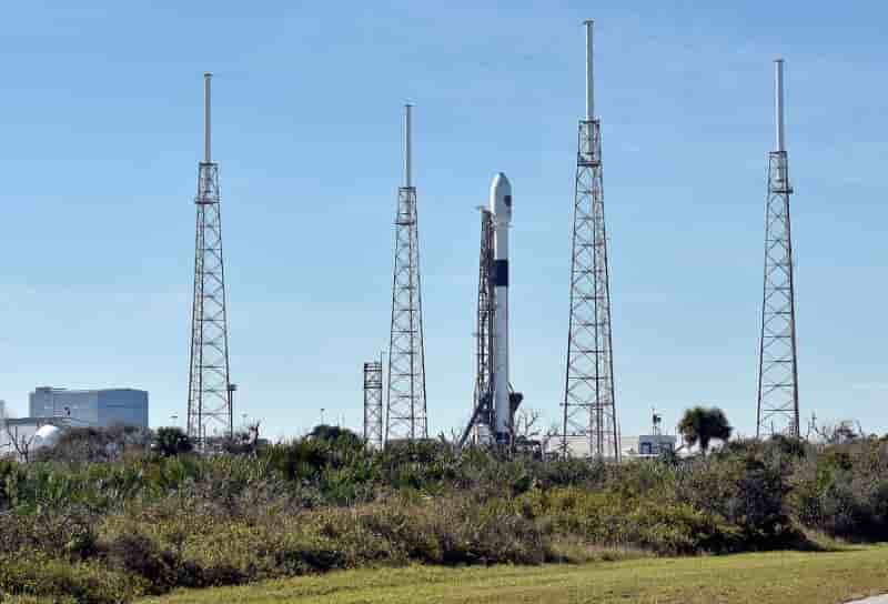 Space x: report du lancement d'un satellite militaire americain
