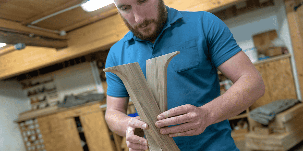 Hugo Delavelle, ébéniste, artisan, meubles, bois, scierie, Vosges, table, tabouret, canapé, Franche-Comté