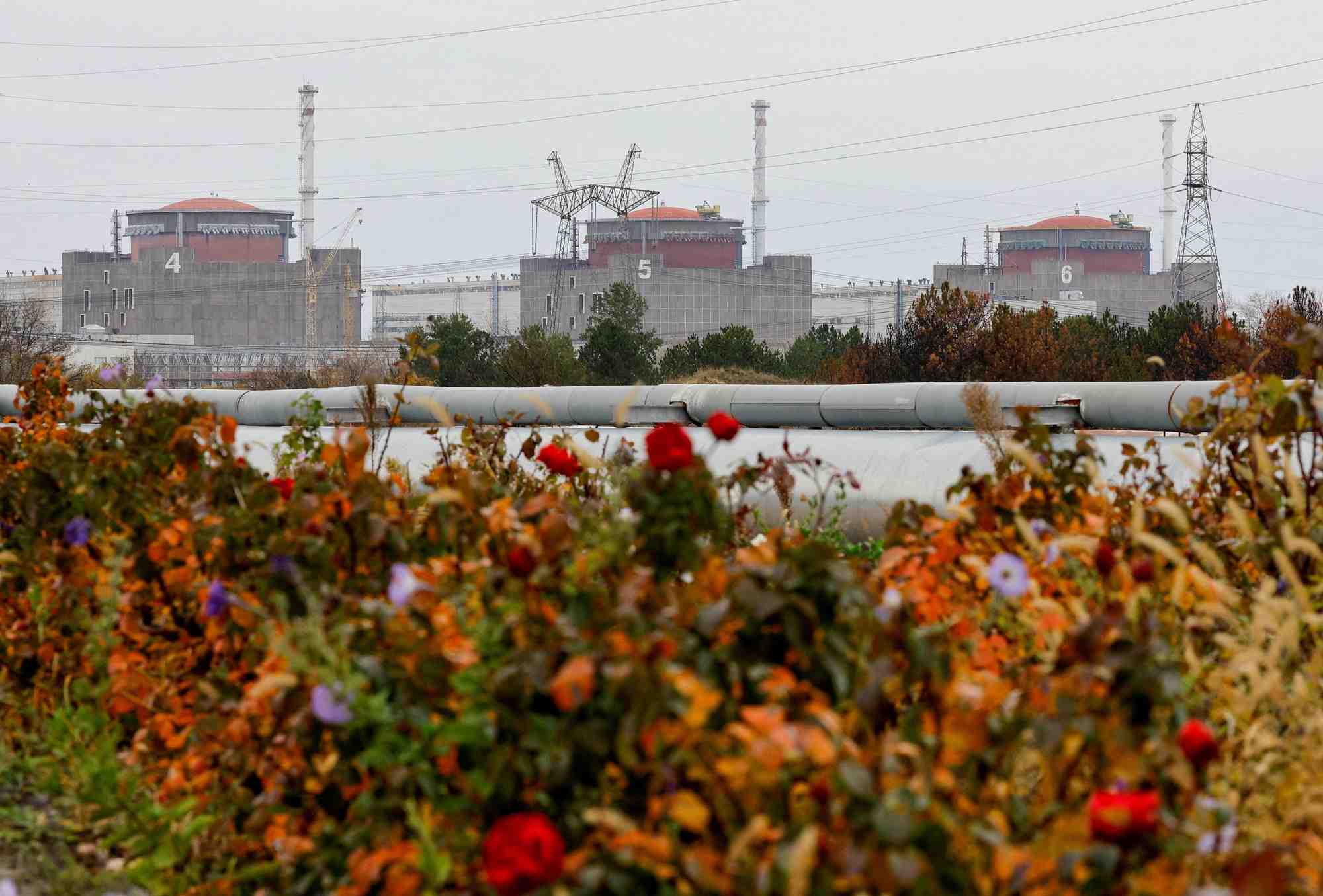 Photo de la centrale nucleaire de zaporijjia, a l'exterieur de la ville d'enerhodar