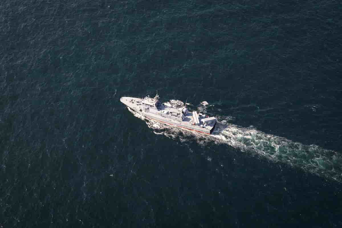 Un navire militaire iranien dans le golfe d'oman