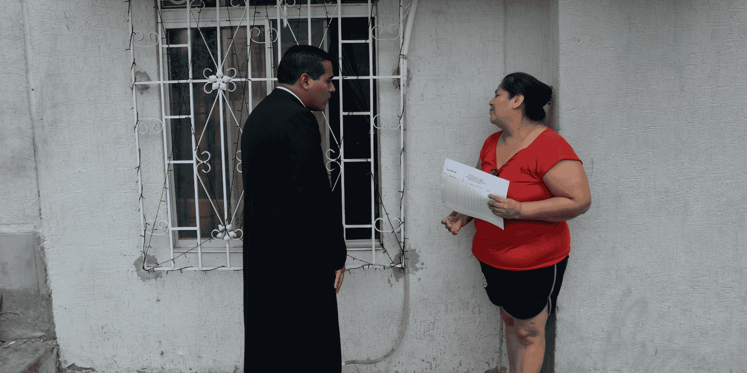 Dans le quartier populaire de Socio Vivienda, « l'idée était de fournir un logement aux populations défavorisées du sud de la ville [de Guayaquil], raconte le père Lenin. Mais une fois les maisons construites, il n'y a pas eu d'accompagnement de la part des pouvoirs publics et la zone s'est marginalisée. »
