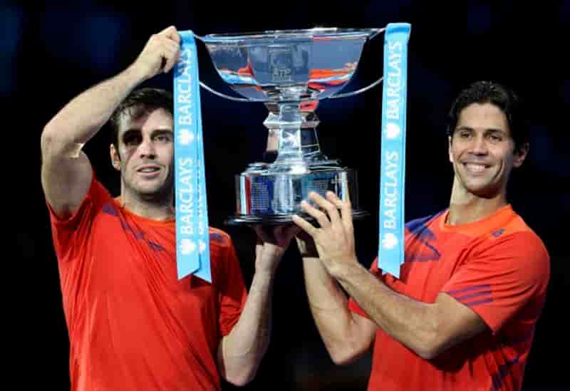 Tennis: la paire espagnole domine les jumeaux Bryan au Masters
