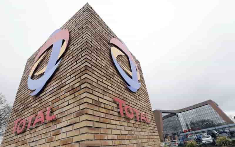 Total et le cac 40 en hausse a la bourse de paris a mi-seance
