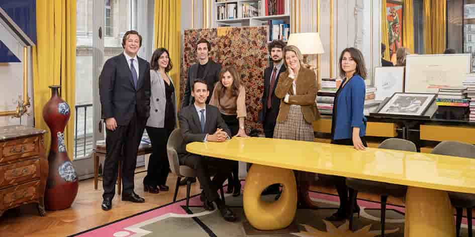 De gauche à droite: Léon del Forno, Chirine Heydari-Malayeri, Martin Reynaud (debout), Quentin de Margerie, Corinne Dreyfus-Schmidt, Harold Teboul, Julia Minkowski et Olinka Malaterre, dans l’ancien bureau d’Hervé Temime, le 25 janvier.