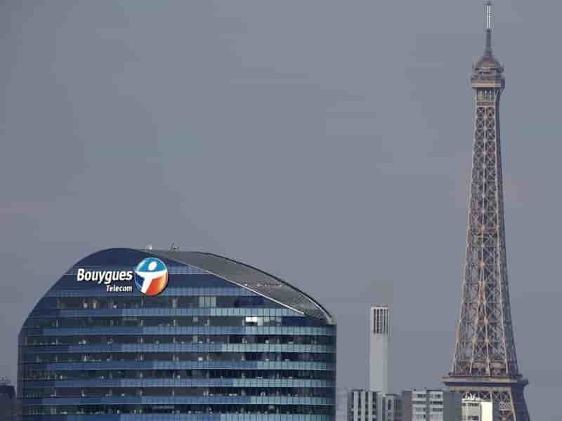 Bouygues, dans le vert a la mi-seance