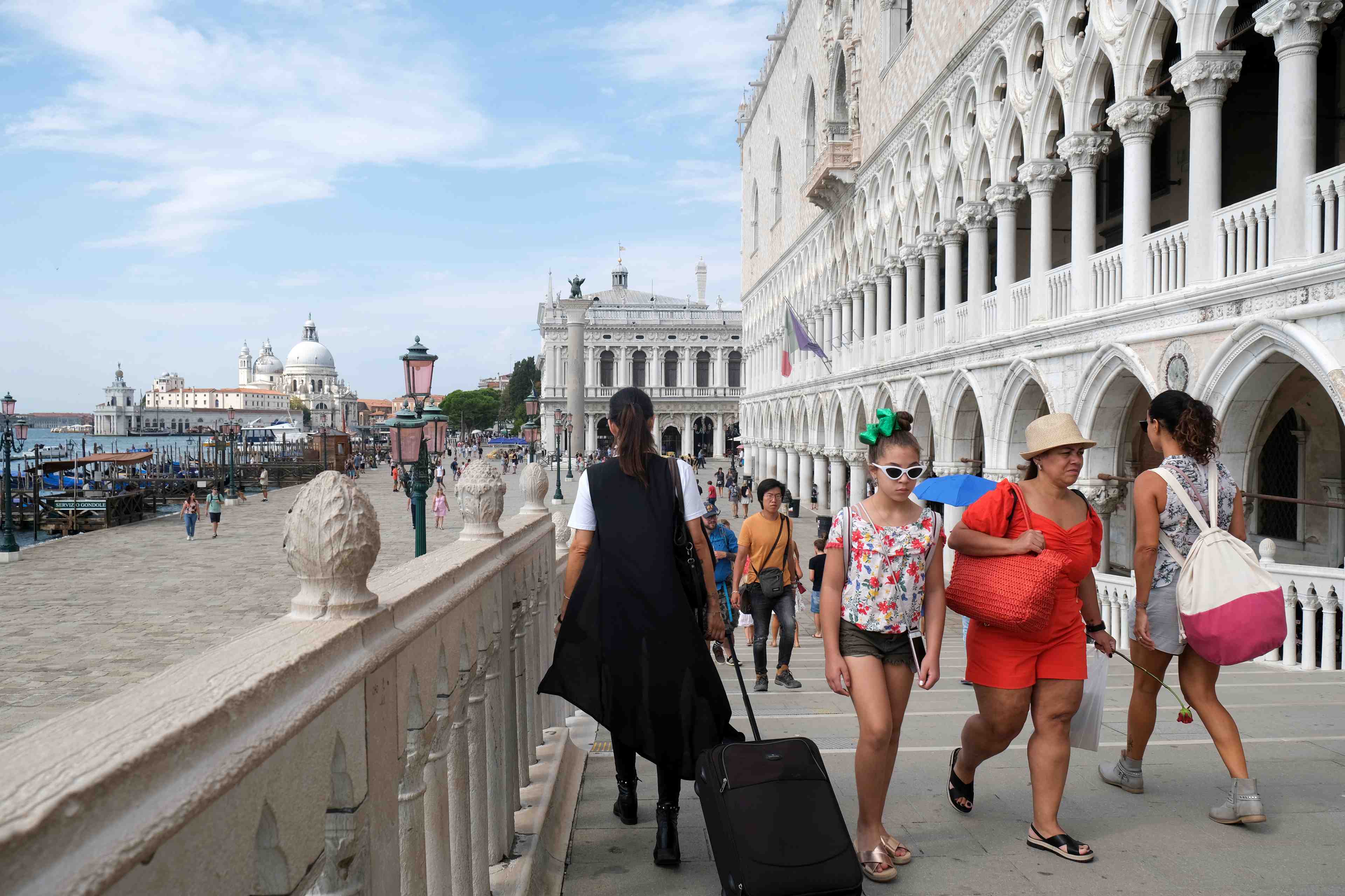 L'italie enregistre 1.733 nouveaux cas de contamination