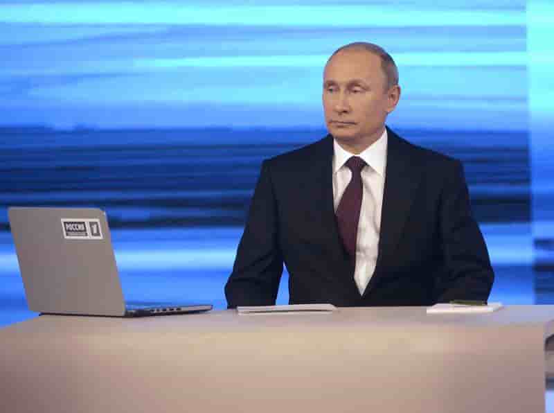 Poutine admet que les forces russes ont été déployées en Crimée