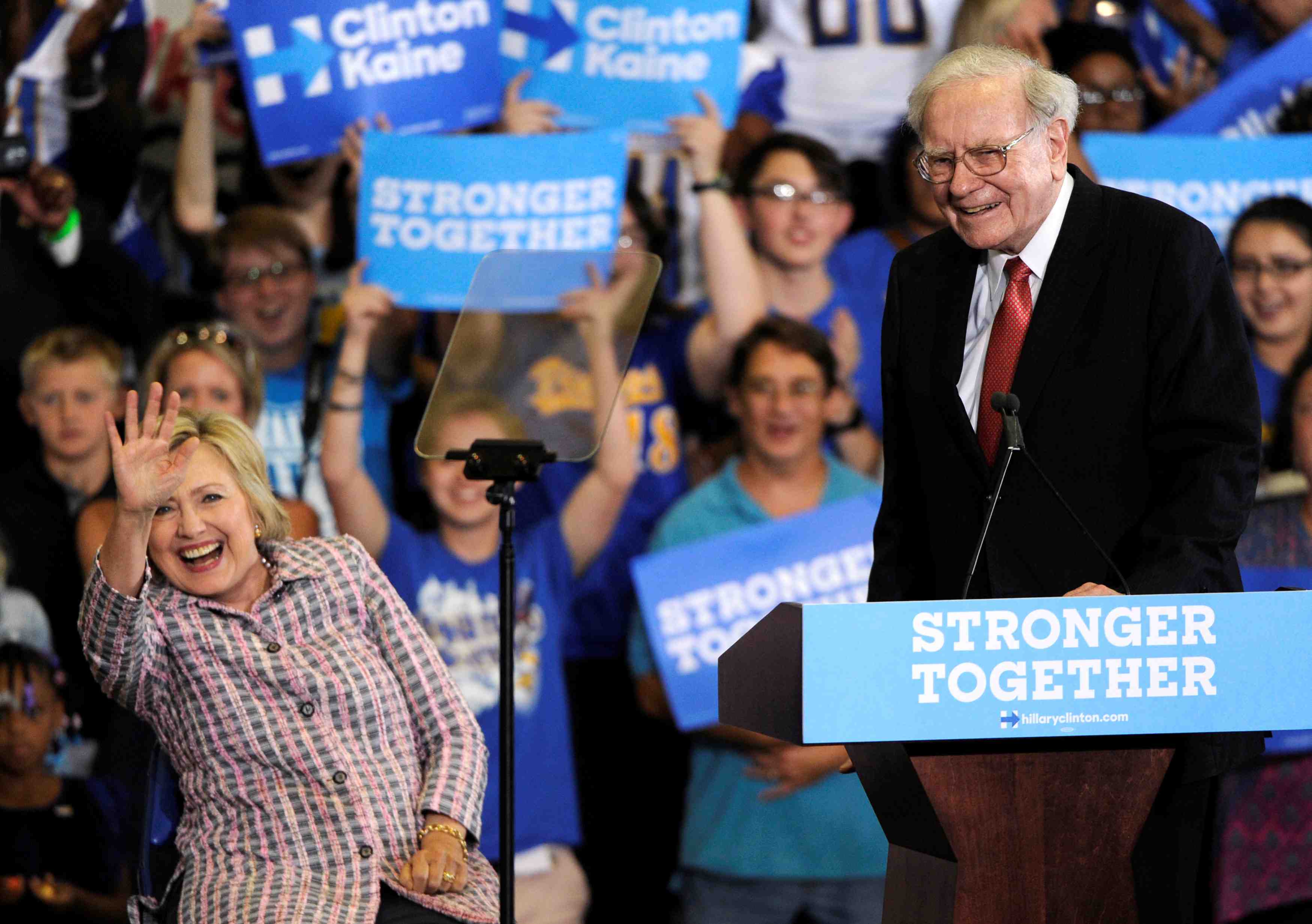 Warren buffett invite donald trump a publier ses impots