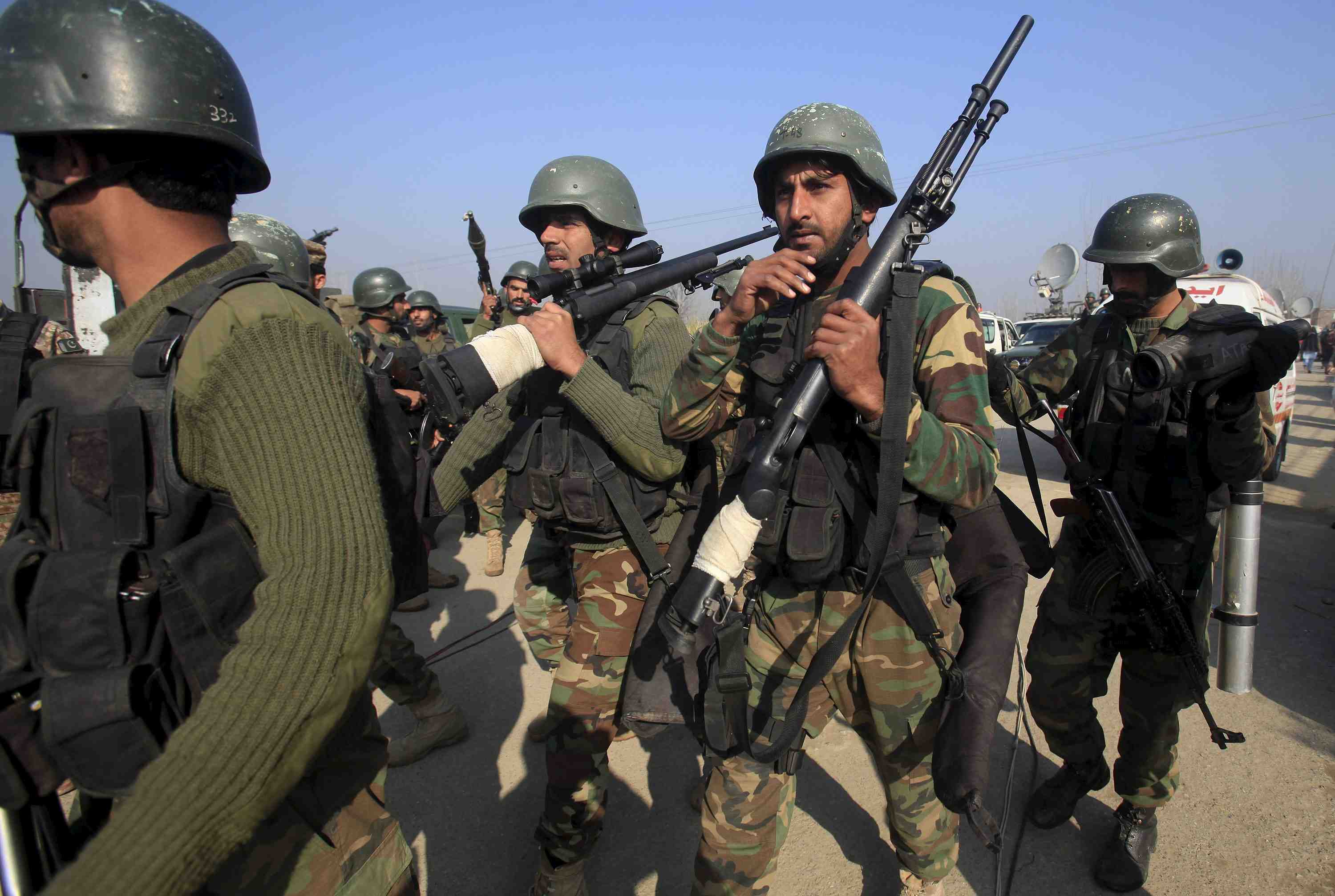 Attaque d'une universite du pakistan