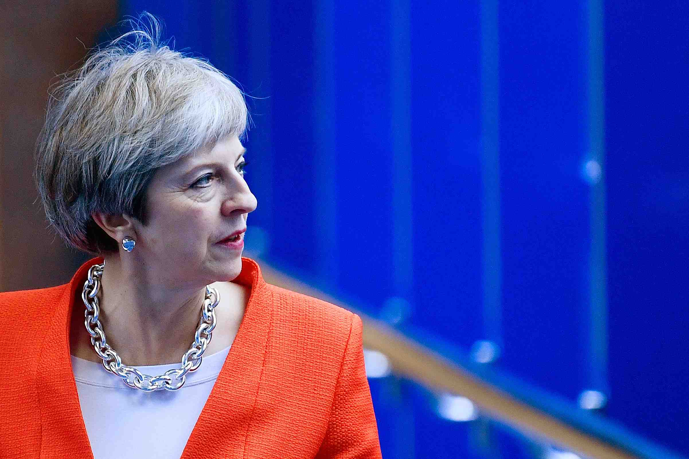 May invite les tories a serrer les rangs