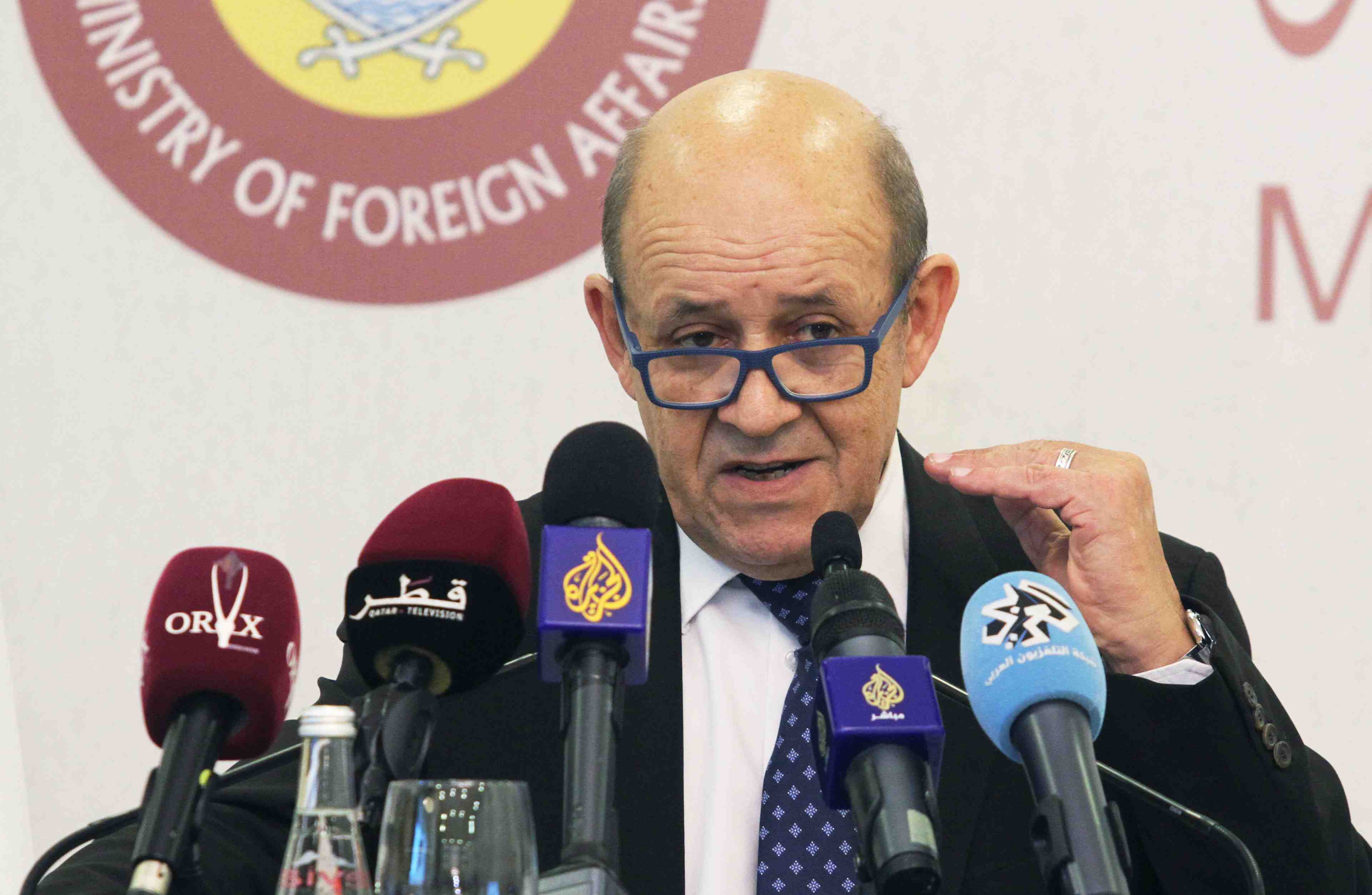 La france est intervenue au tchad pour eviter "un coup d'etat", declare le drian