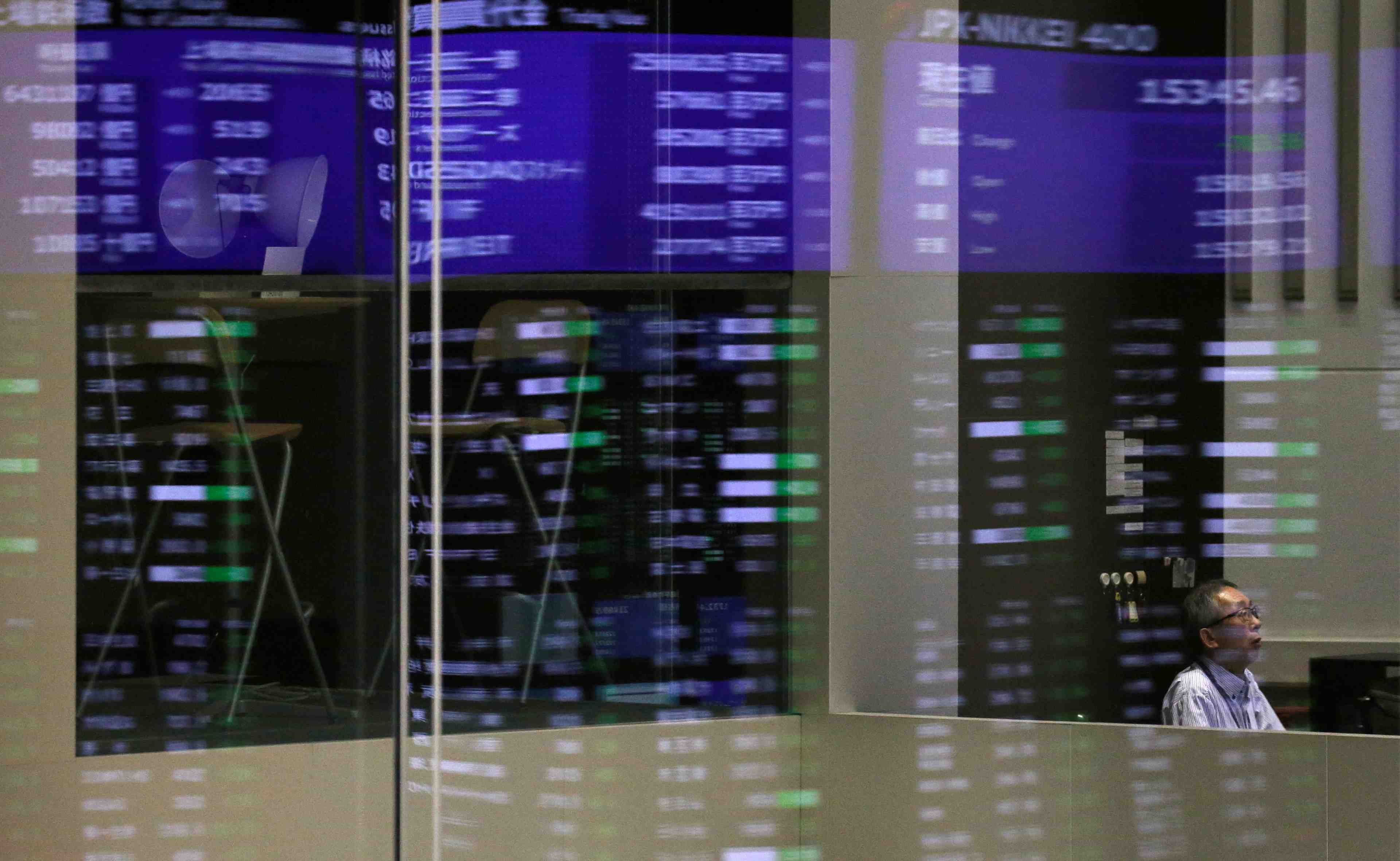 Tokyo finit en hausse
