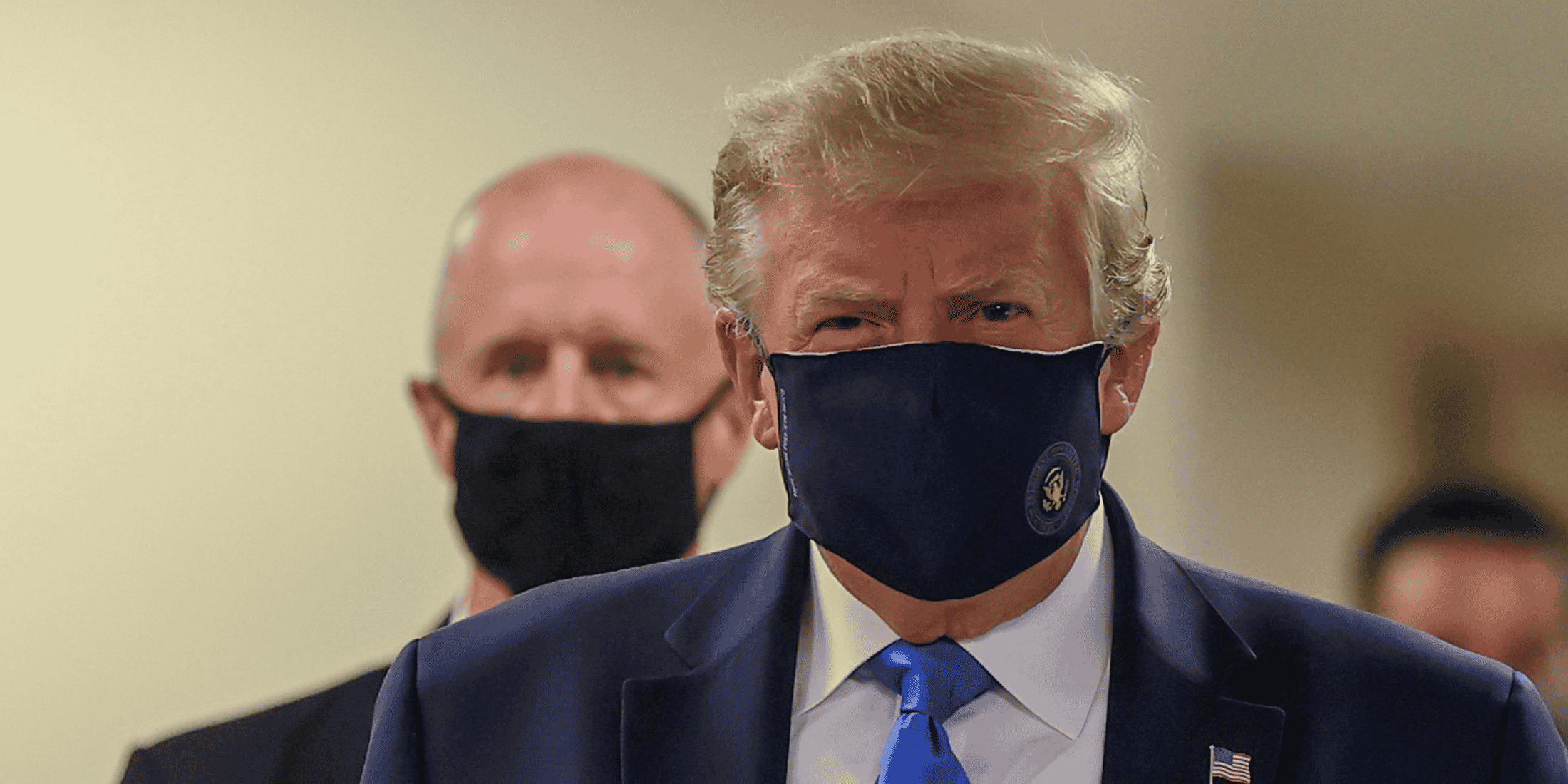 Usa: trump muni d'un masque en public pour la premiere fois
