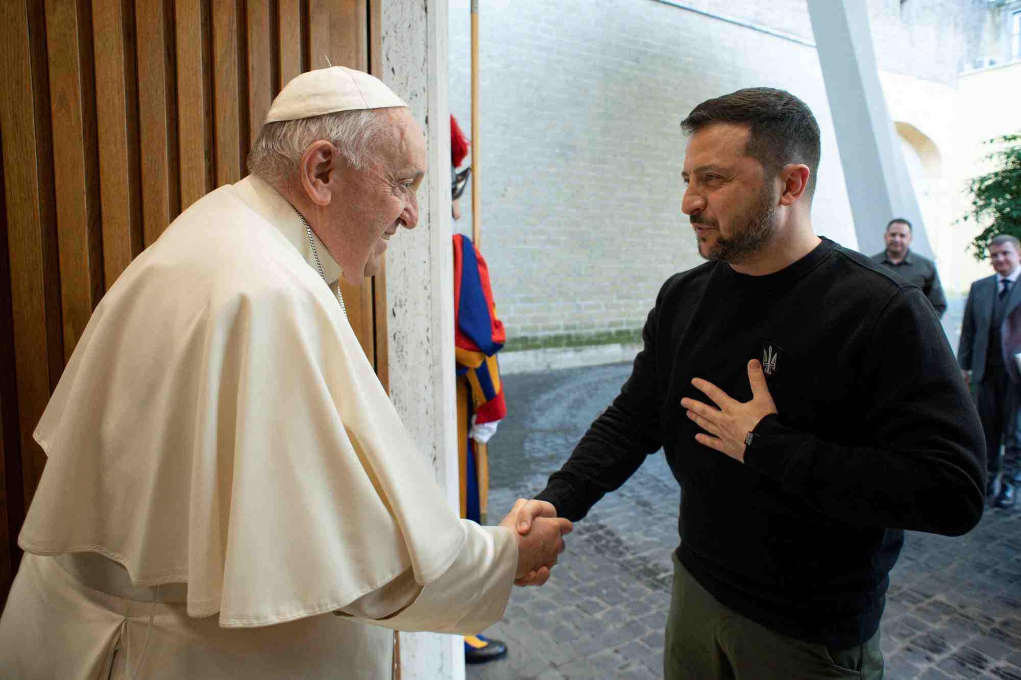 Le pape francois rencontre le president ukrainien volodimir zelensky au vatican
