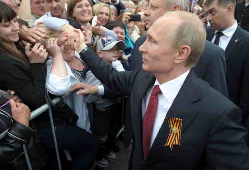 Vladimir Poutine célèbre en Crimée la victoire sur le fascisme