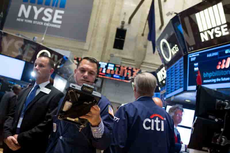 Wall Street ouvre en repli après ses records