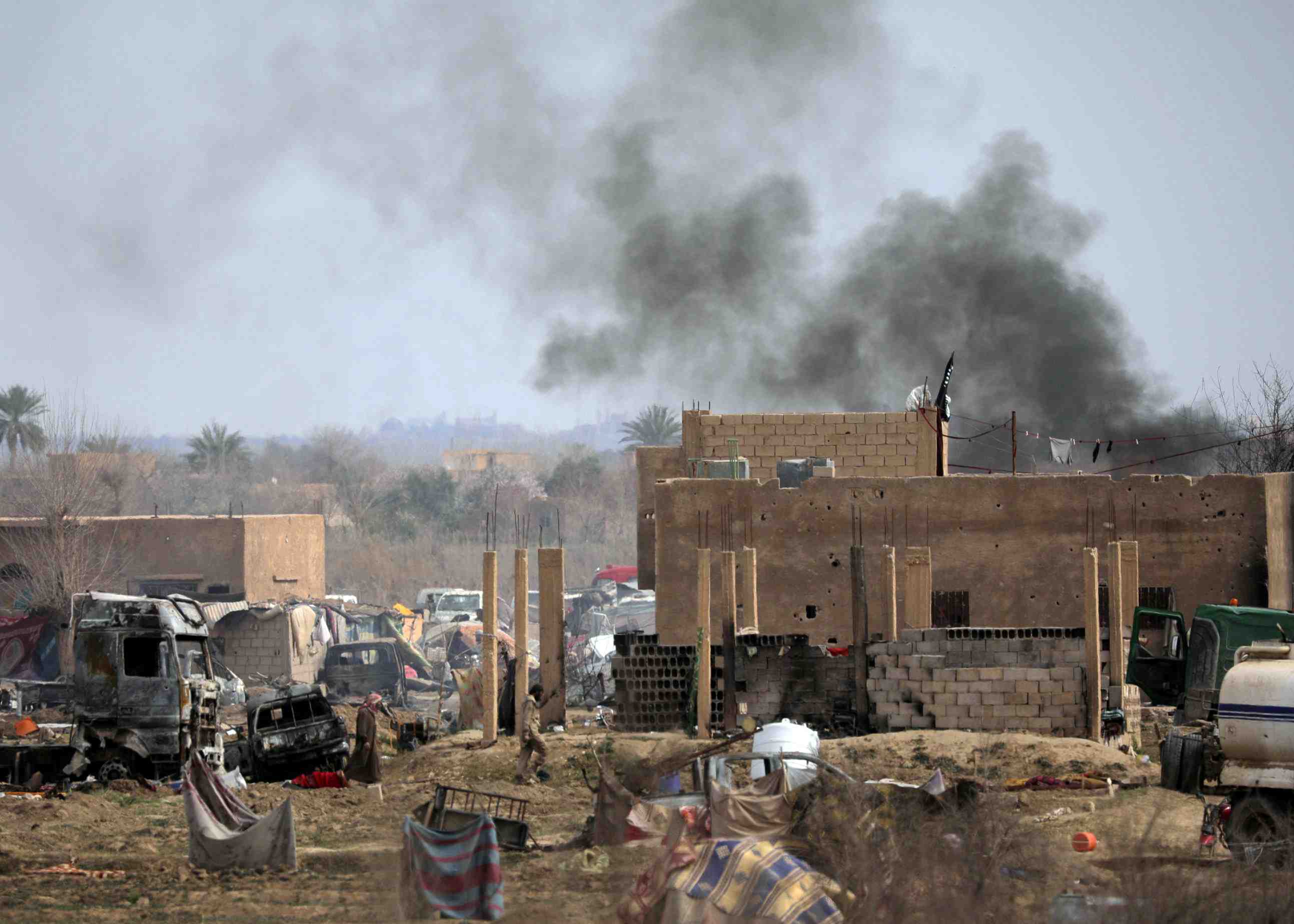Un grand nombre de djihadistes se rendent aux fds a baghouz en syrie