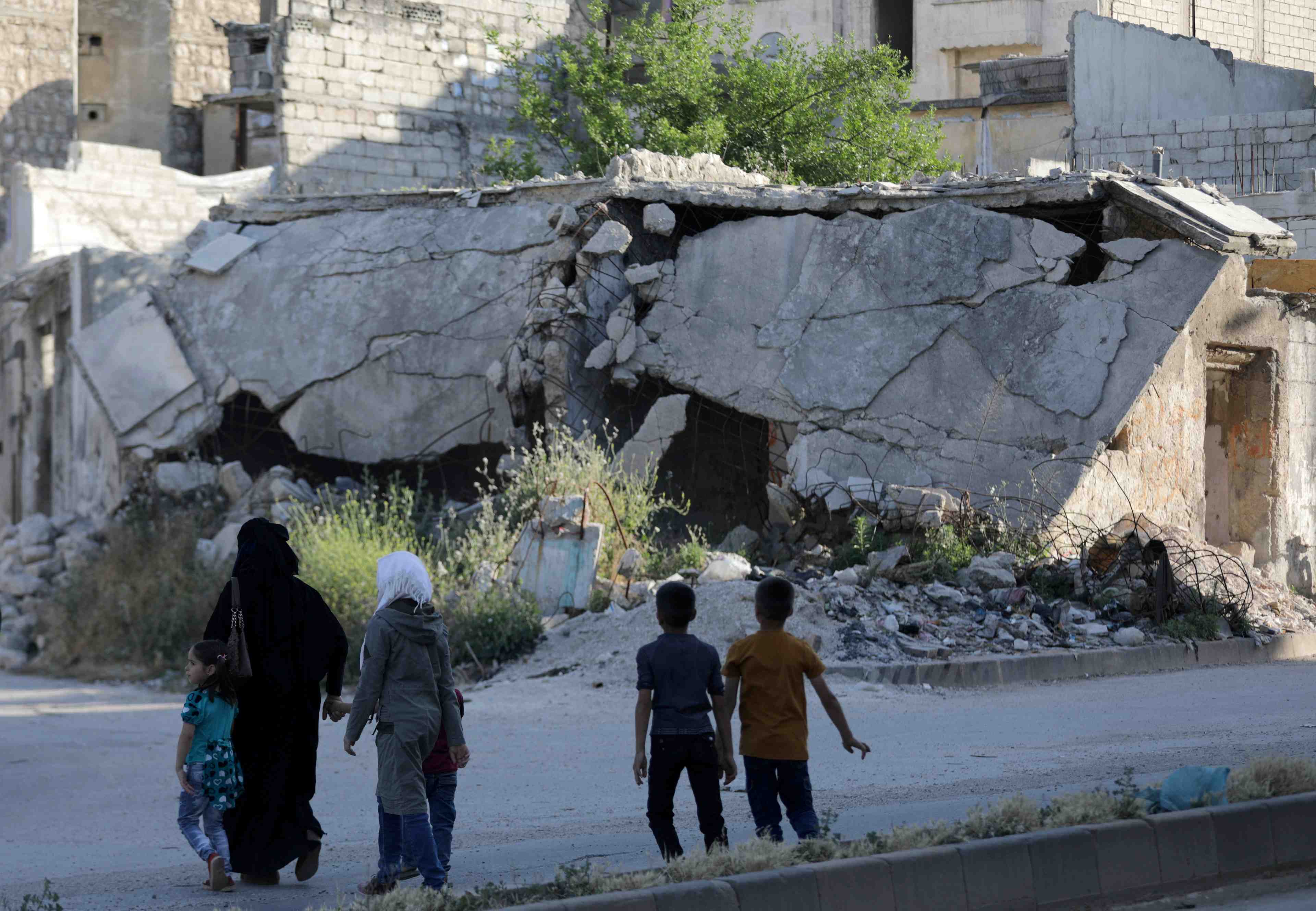 L'armee syrienne se rapproche d'une ville rebelle a idlib