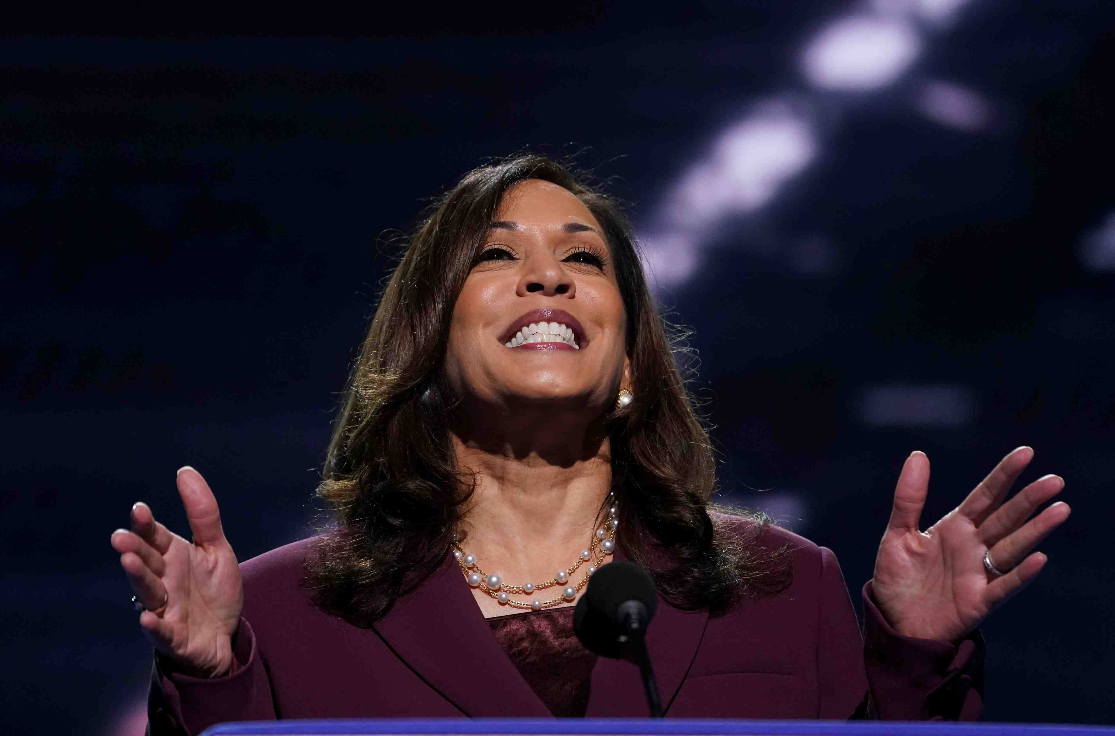 Usa: kamala harris ecrit l'histoire en devenant colistiere de biden